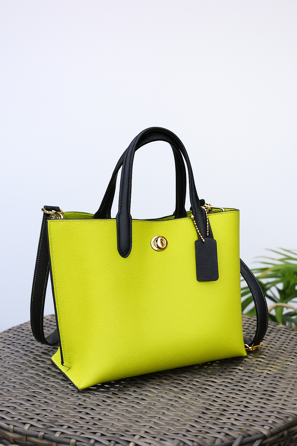 ModeLuxe Leather Handbag