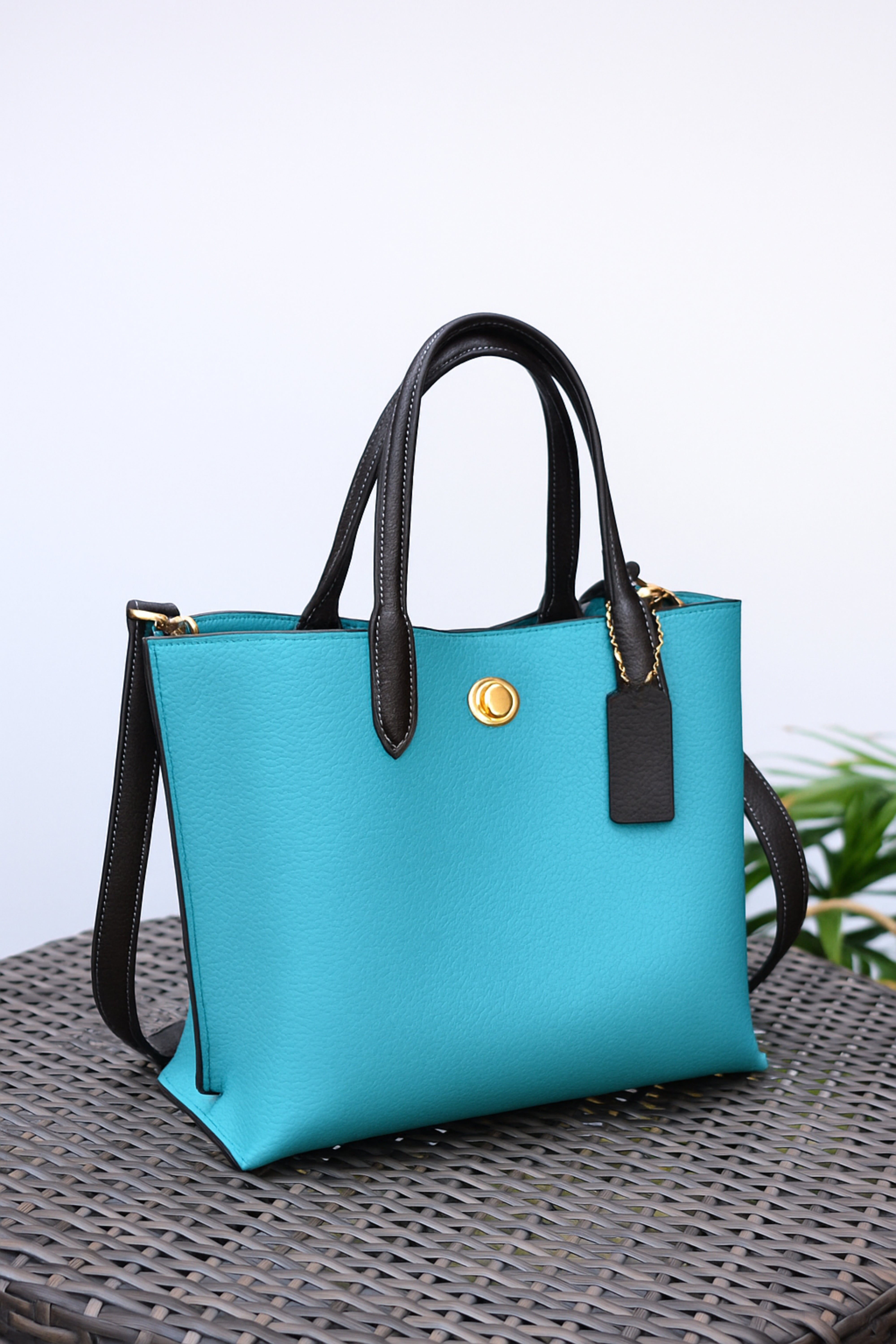 ModeLuxe Leather Handbag