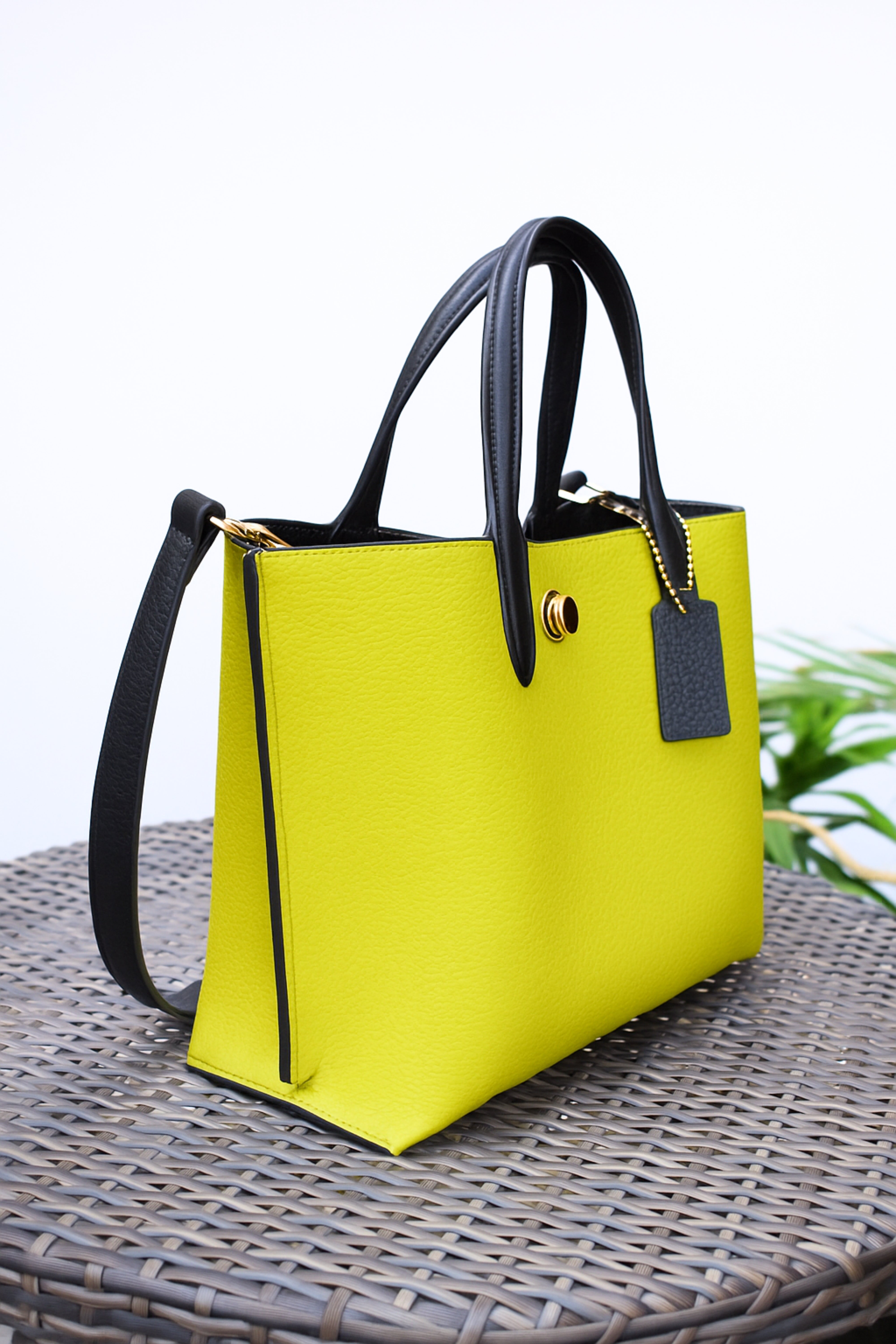 ModeLuxe Leather Handbag