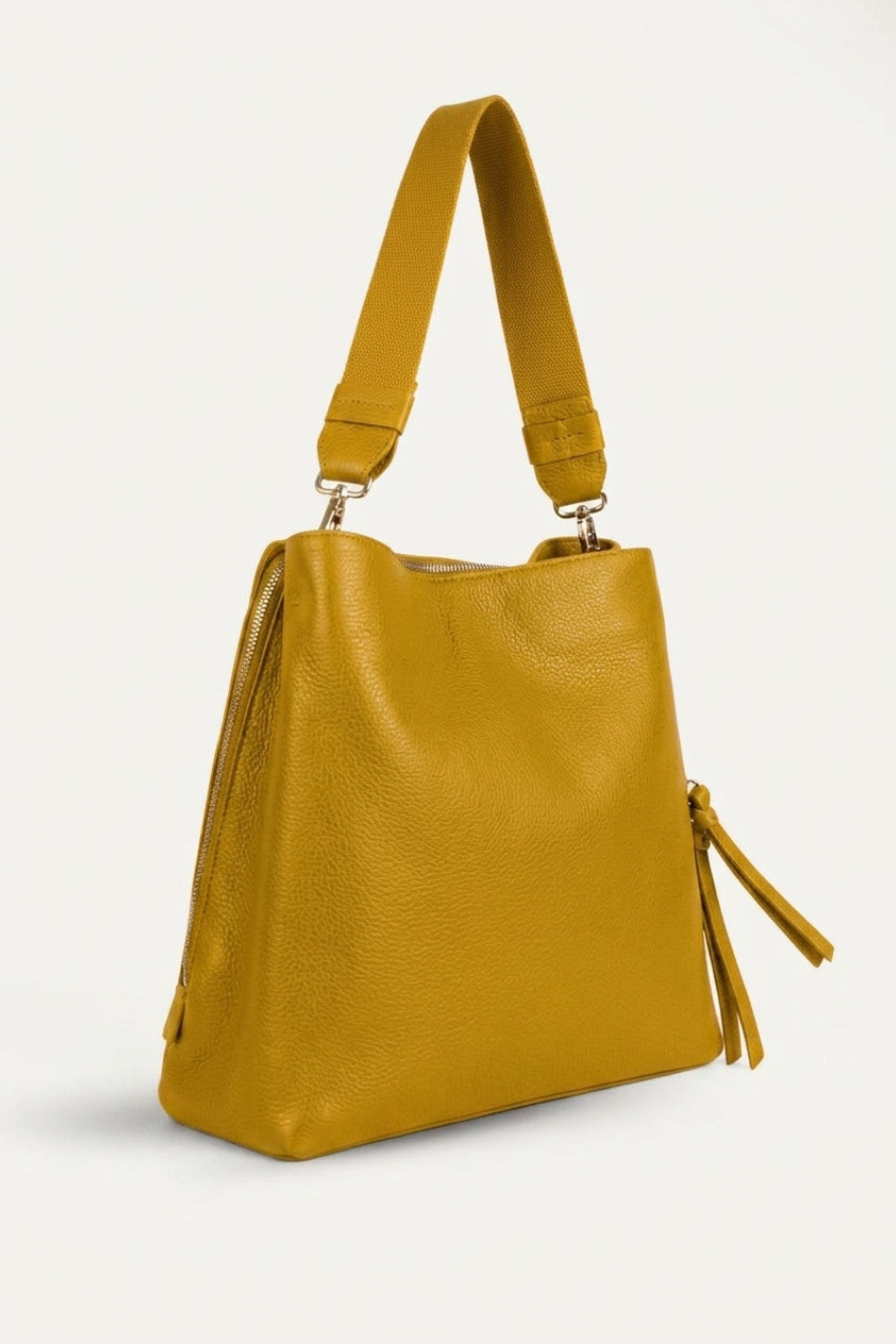 Elara Shoulder Bag