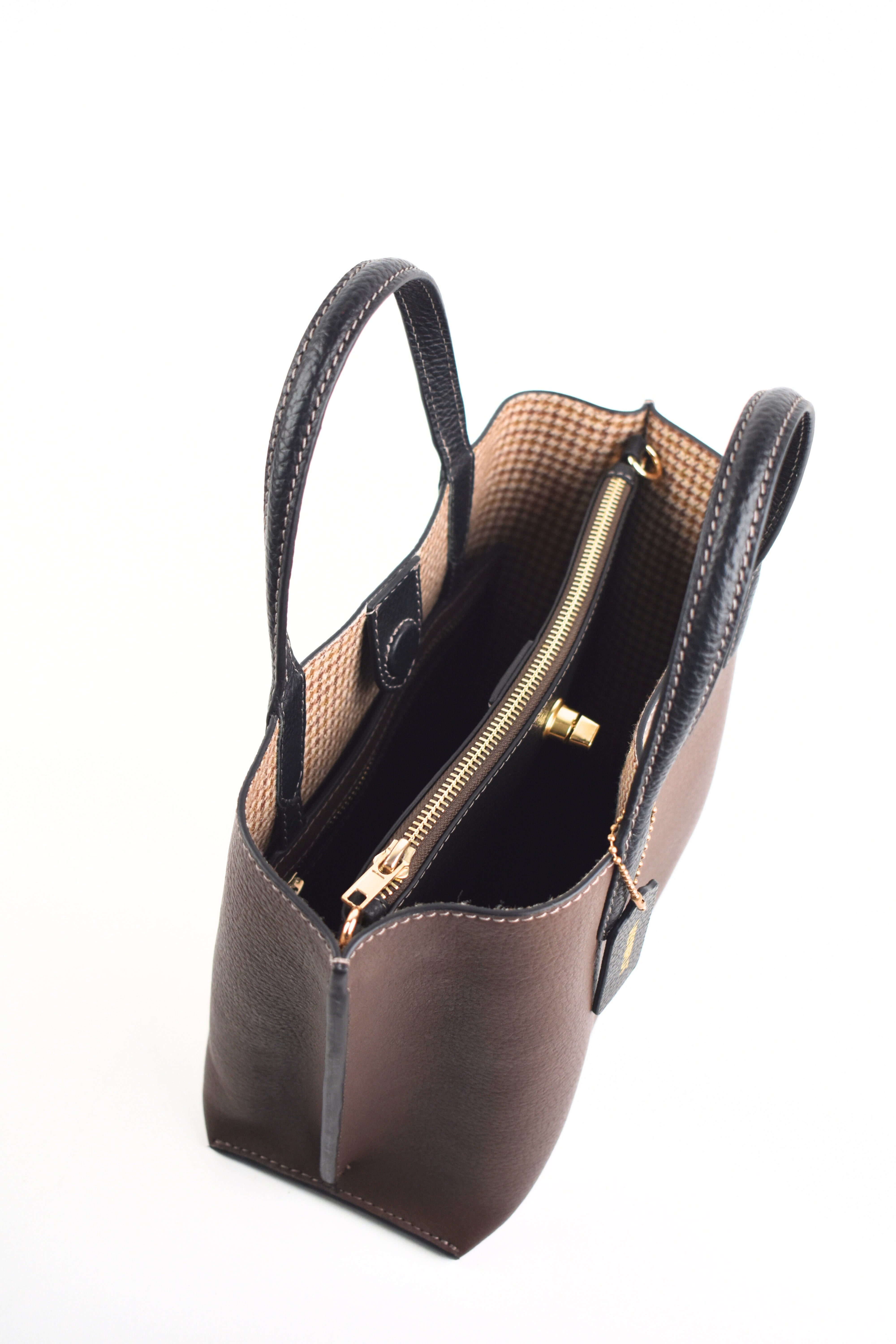ModeLuxe Leather Handbag