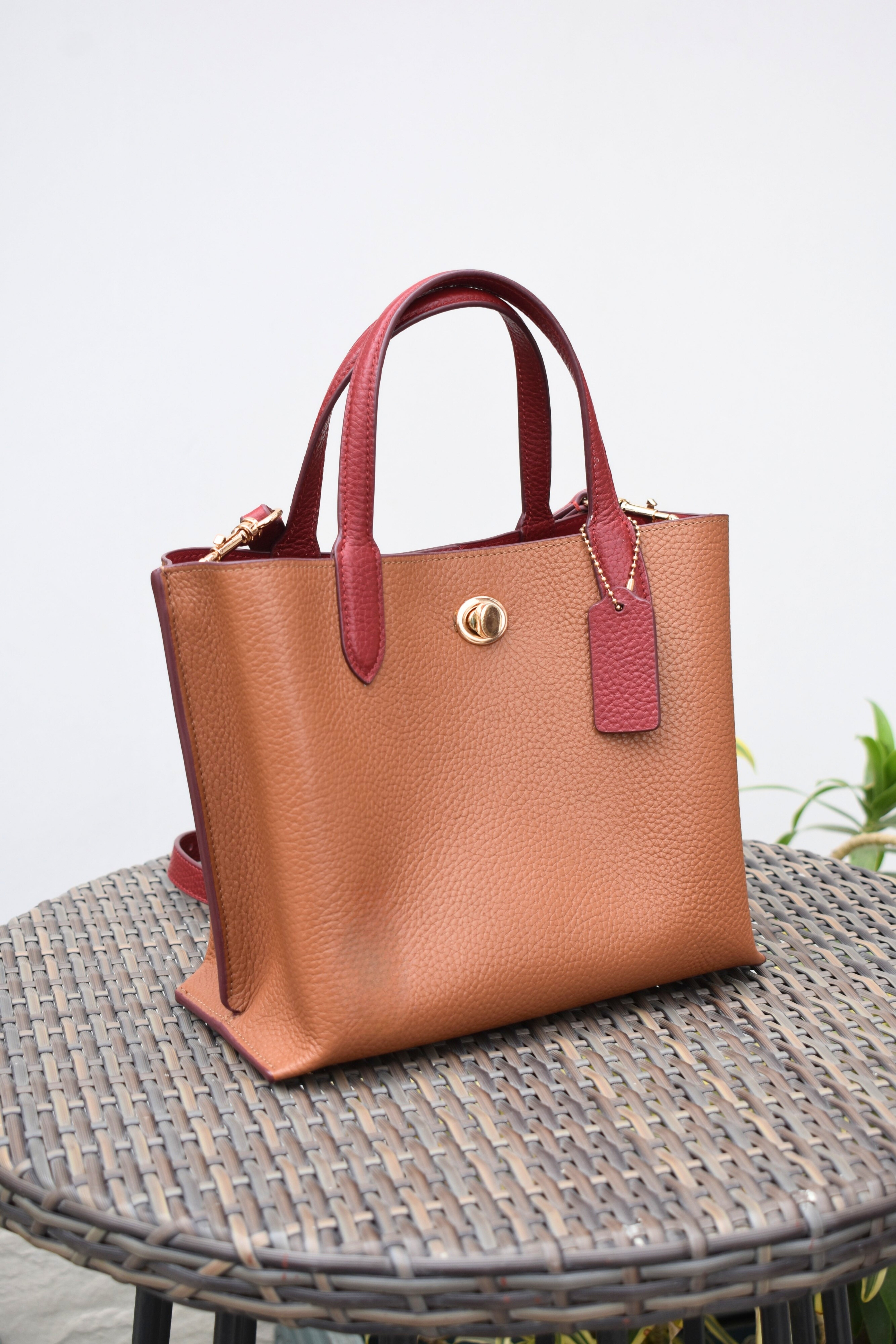 ModeLuxe Leather Handbag