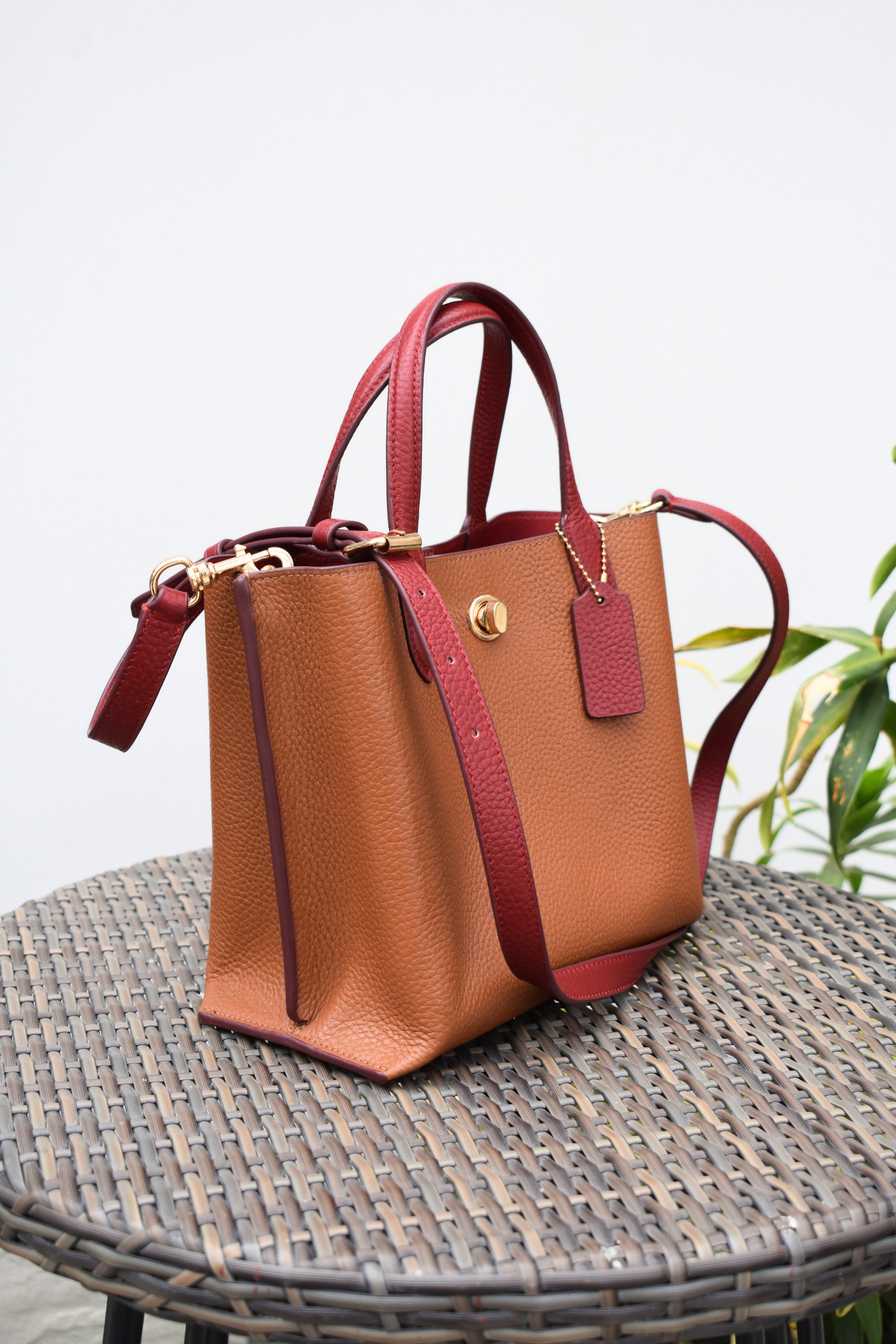 ModeLuxe Leather Handbag