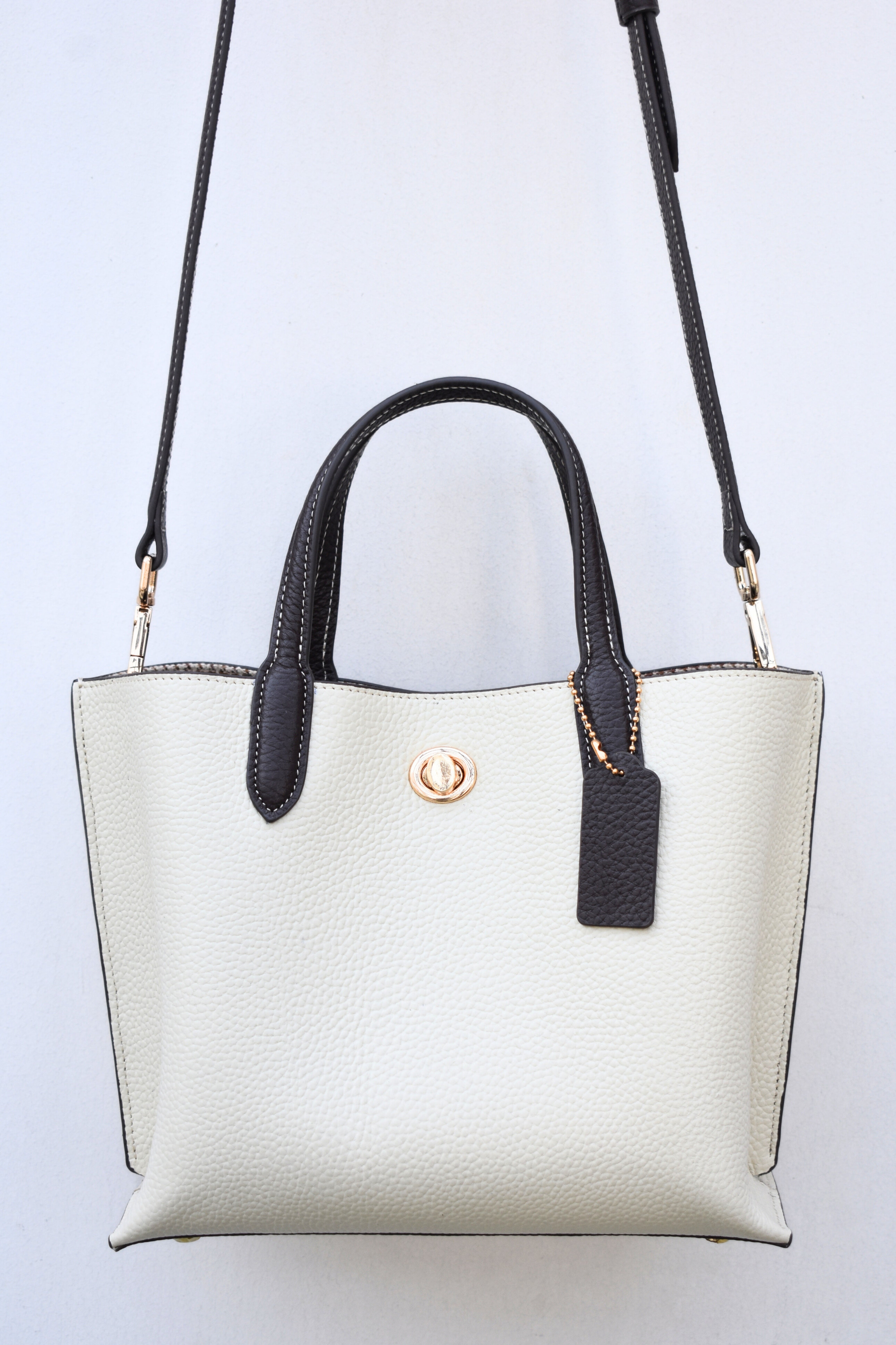 ModeLuxe Leather Handbag