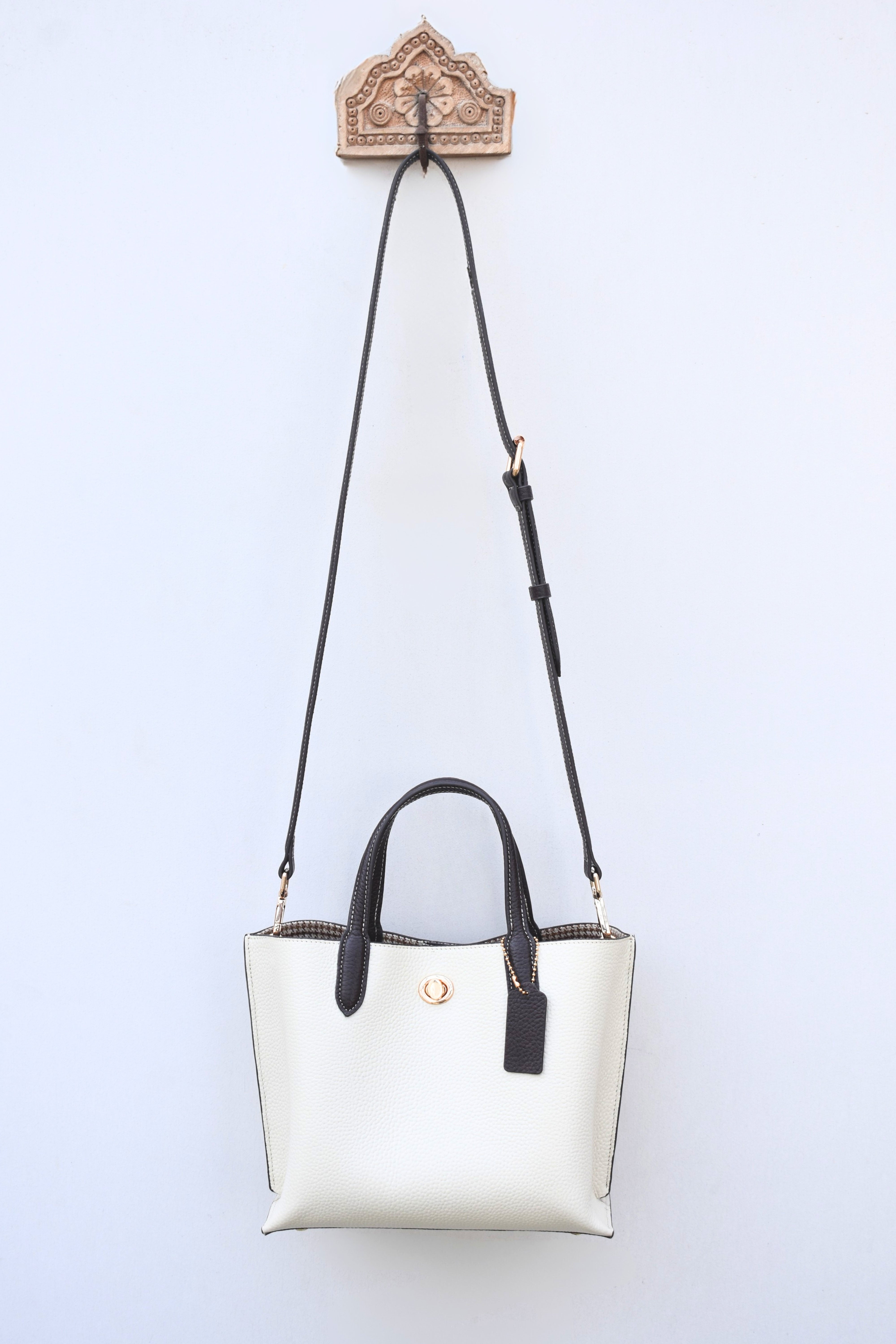 ModeLuxe Leather Handbag