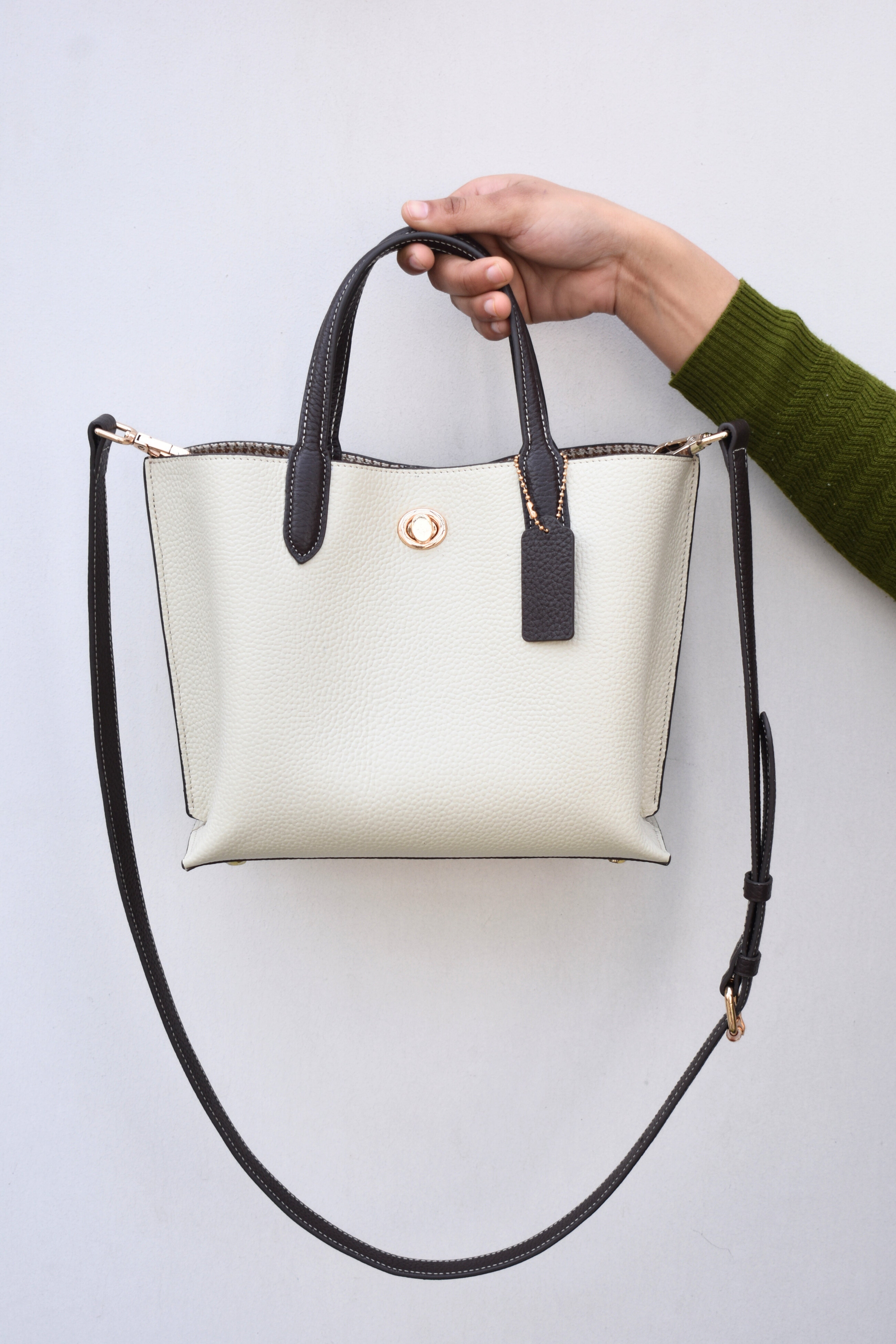 ModeLuxe Leather Handbag