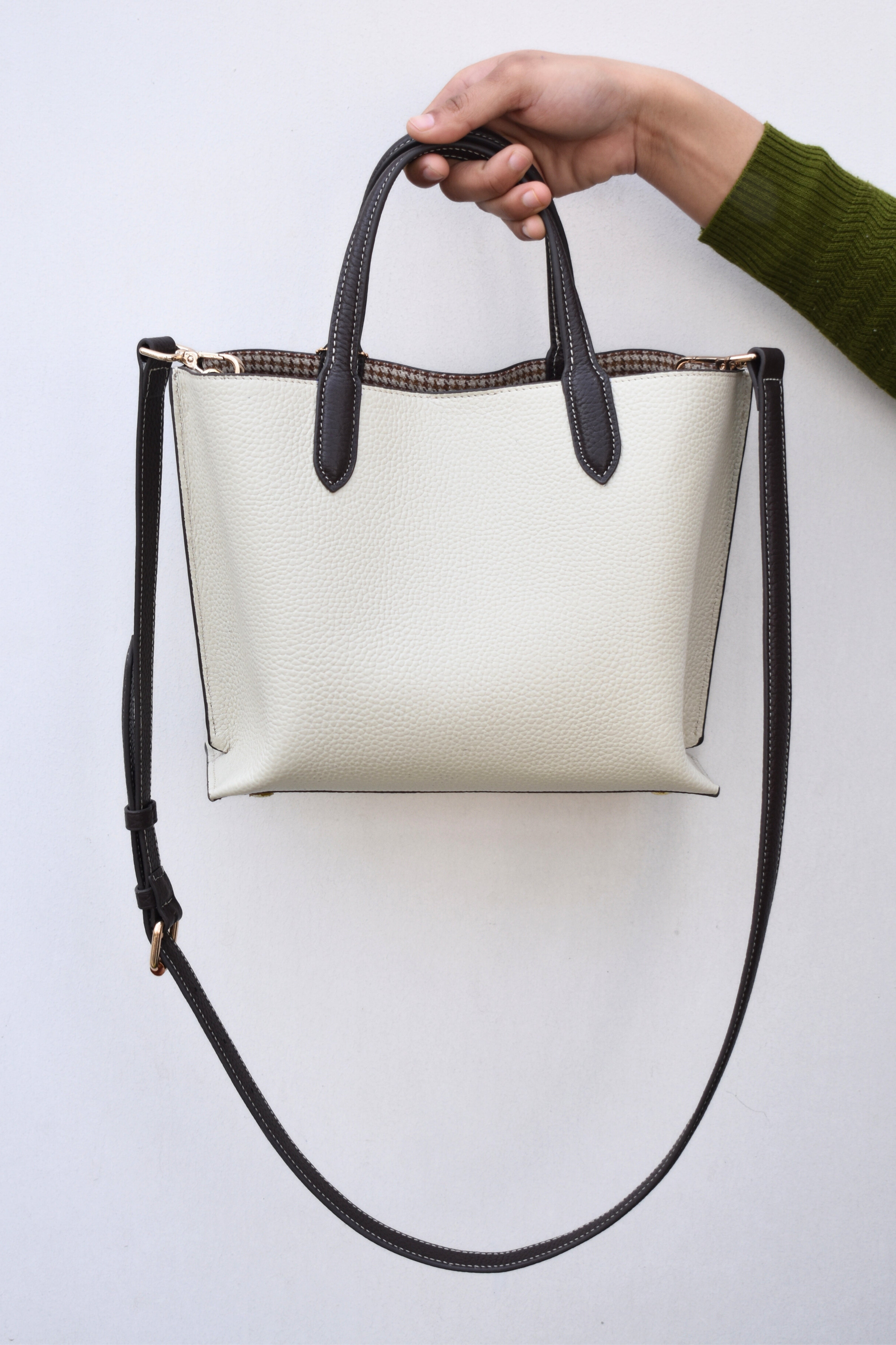 ModeLuxe Leather Handbag