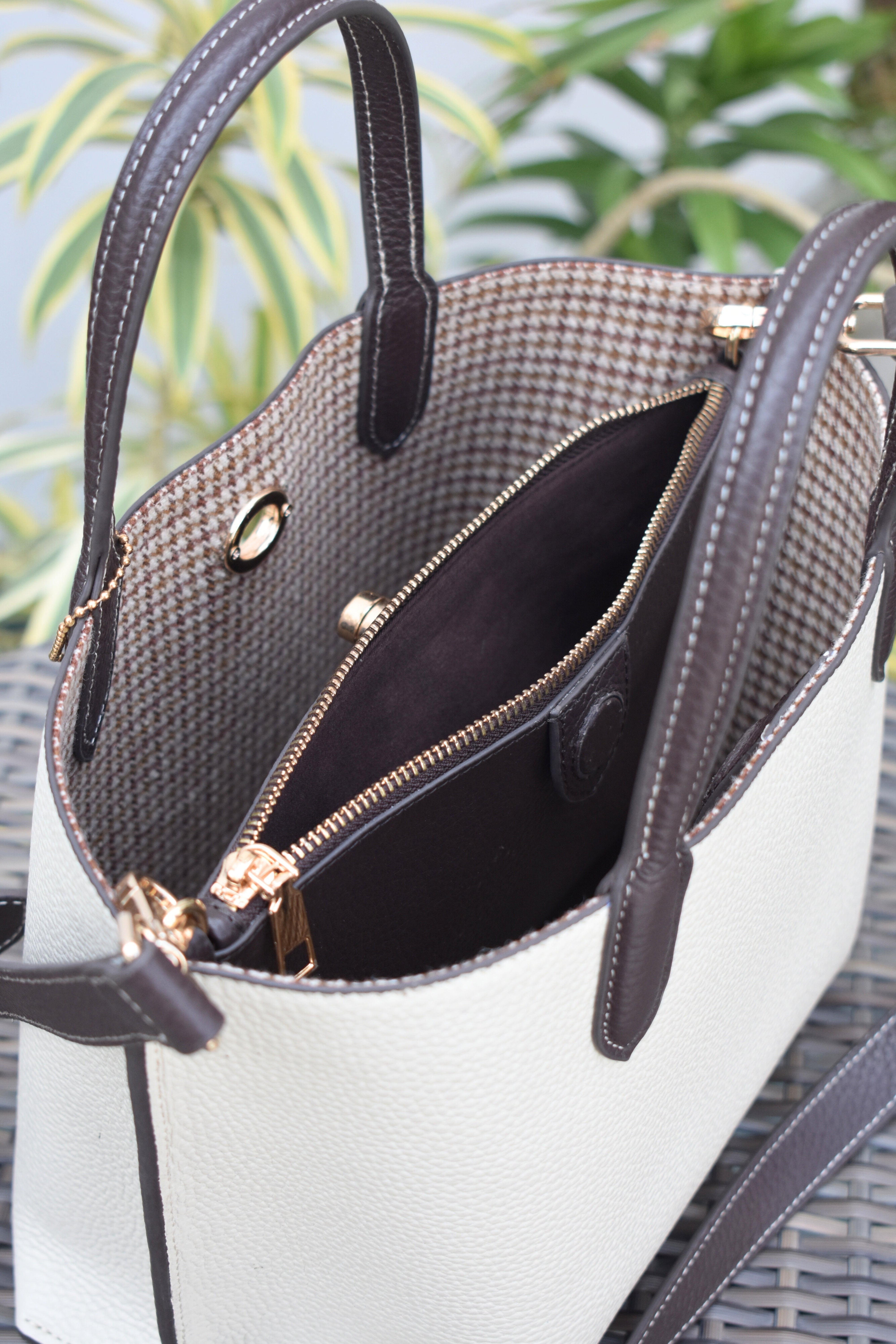 ModeLuxe Leather Handbag