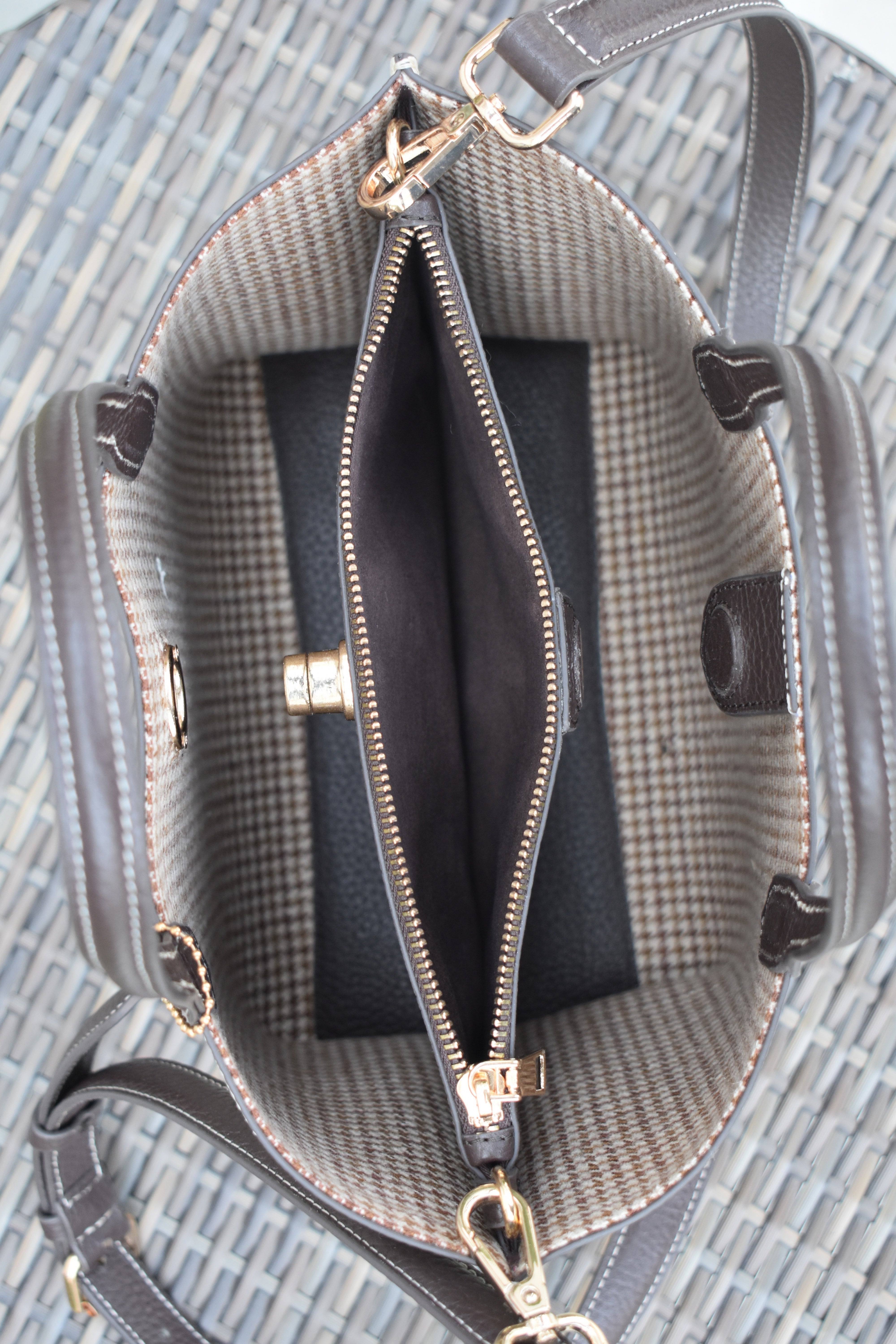 ModeLuxe Leather Handbag