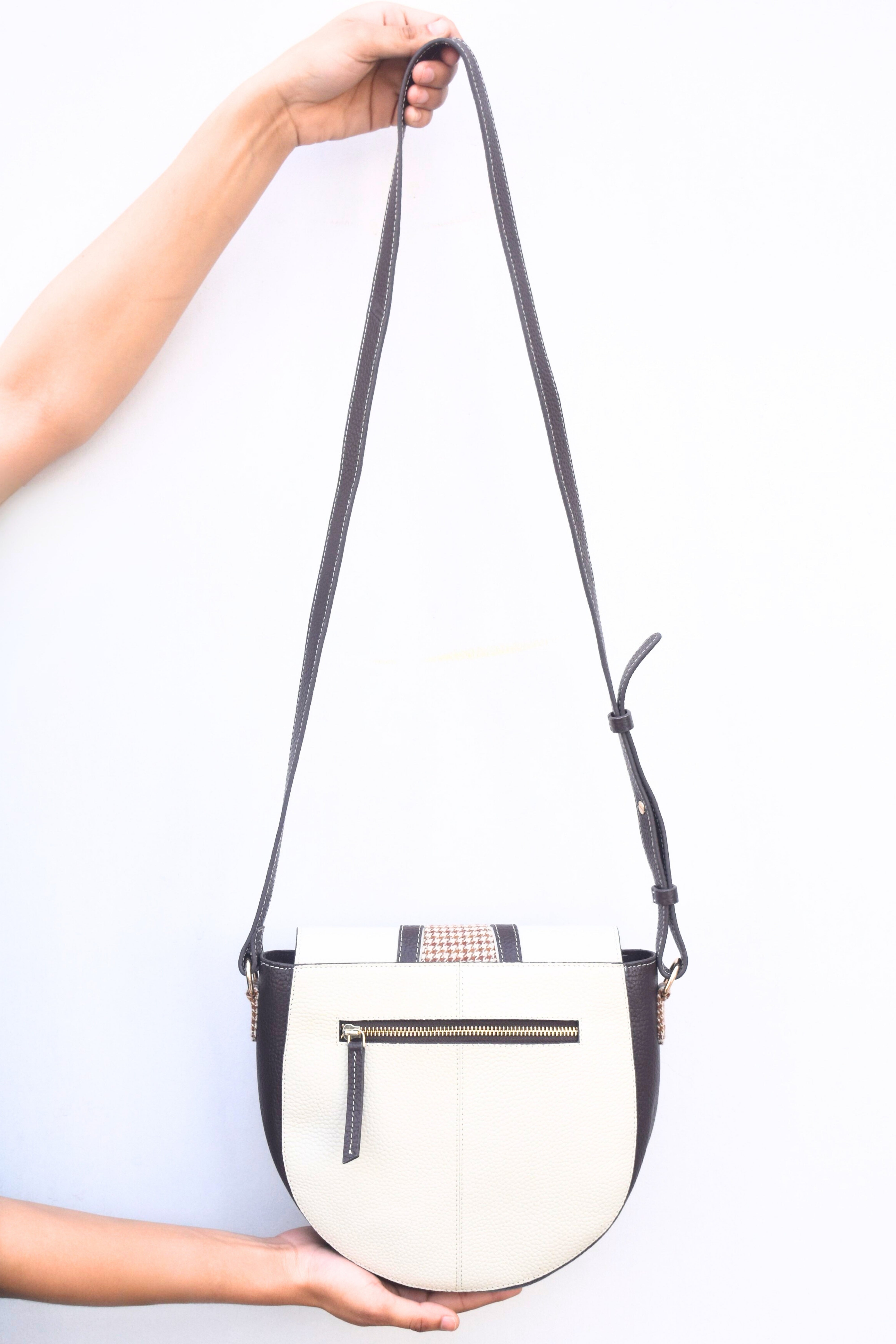 Chic Houndstooth Leather Sling Bag