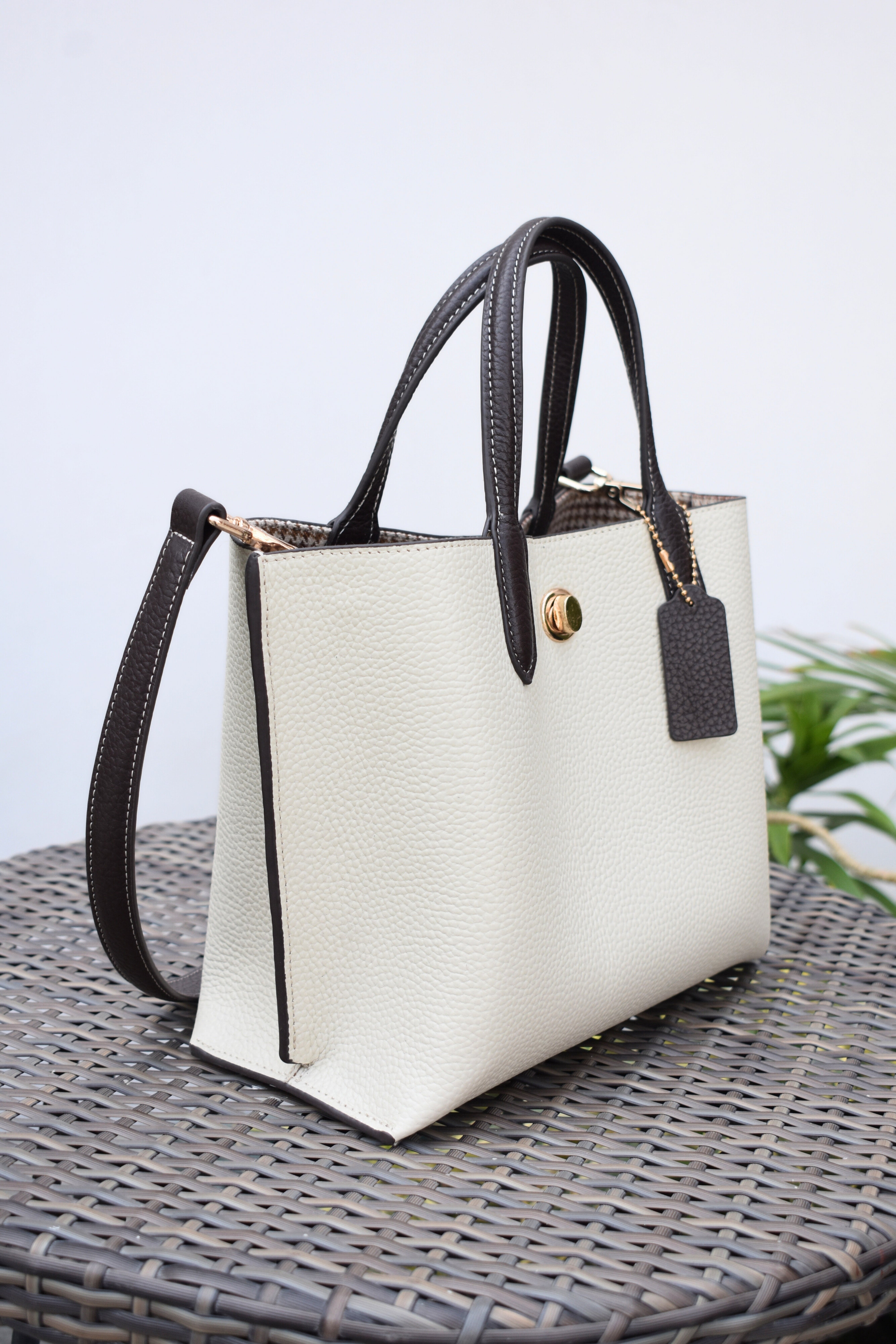 ModeLuxe Leather Handbag