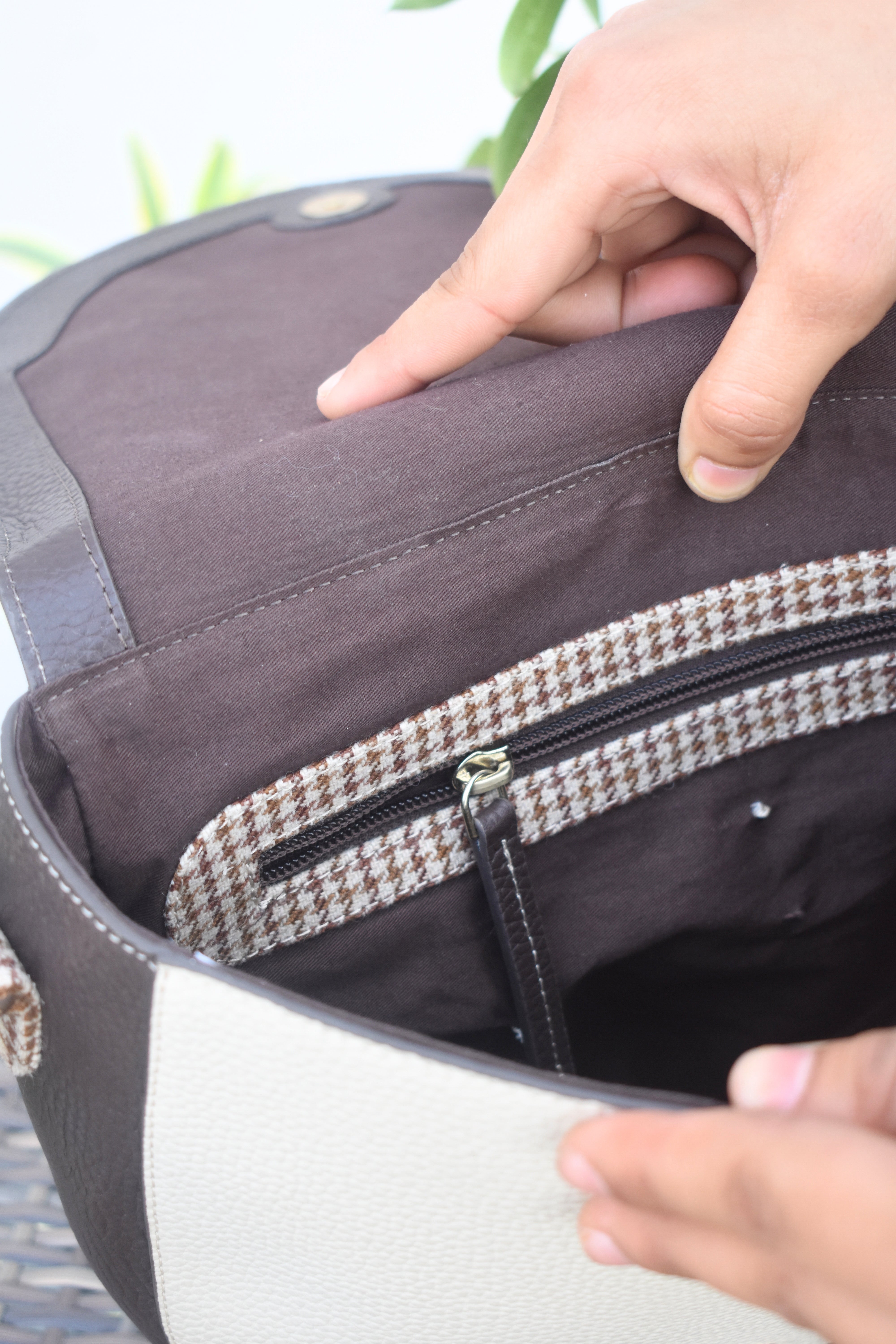 Chic Houndstooth Leather Sling Bag