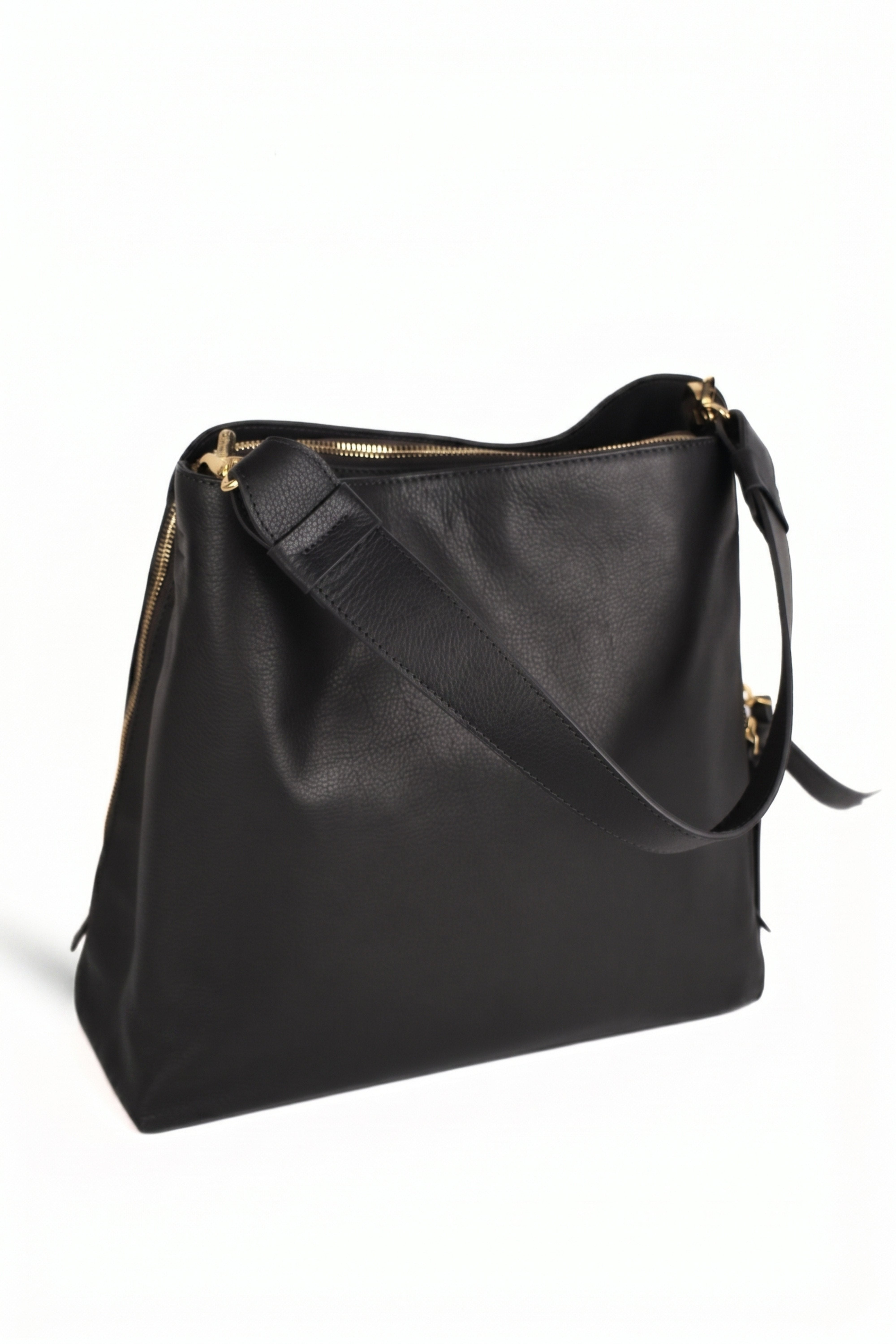 Elara Shoulder Bag