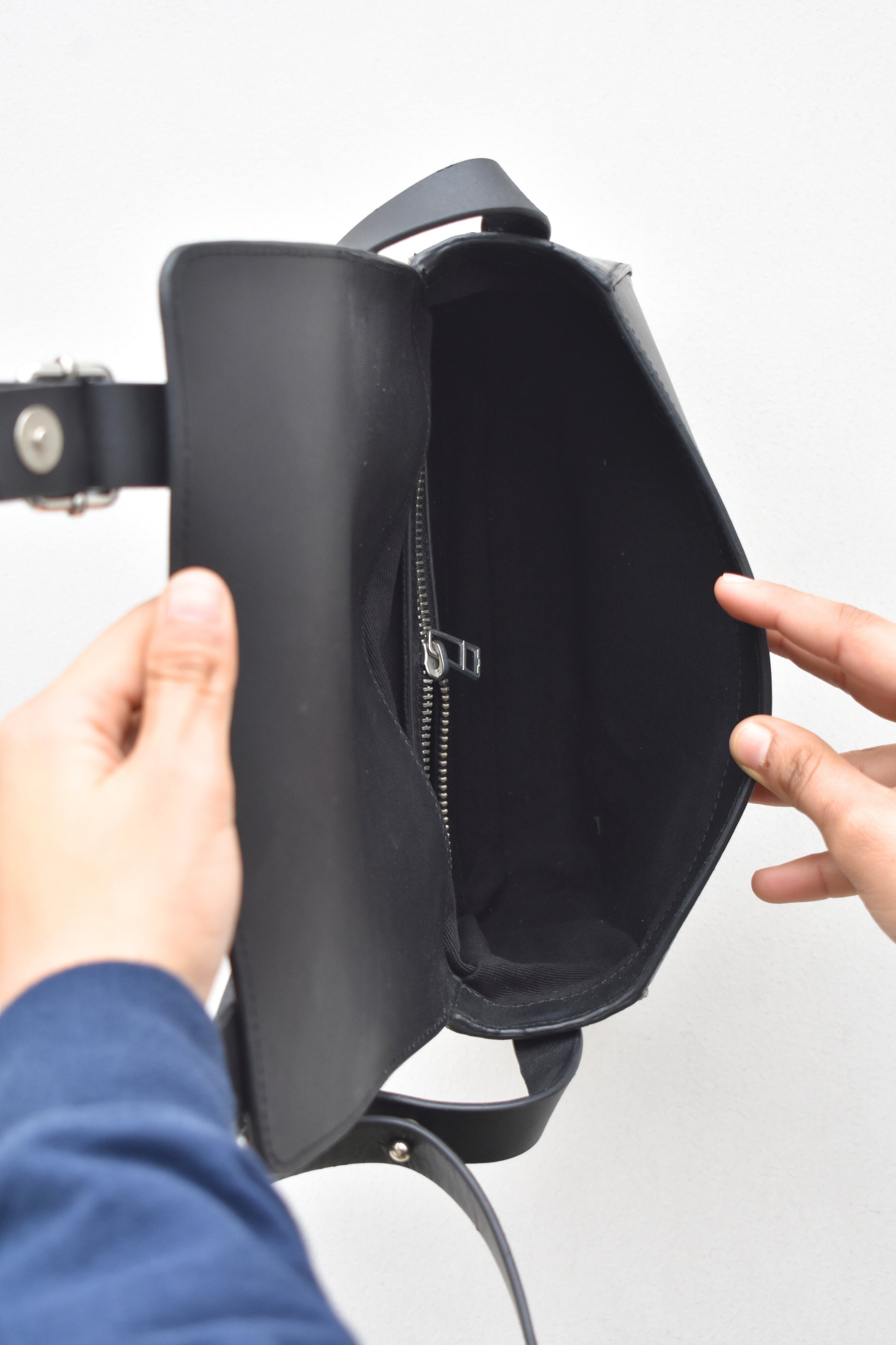 Jetlock Leather Messenger Bag