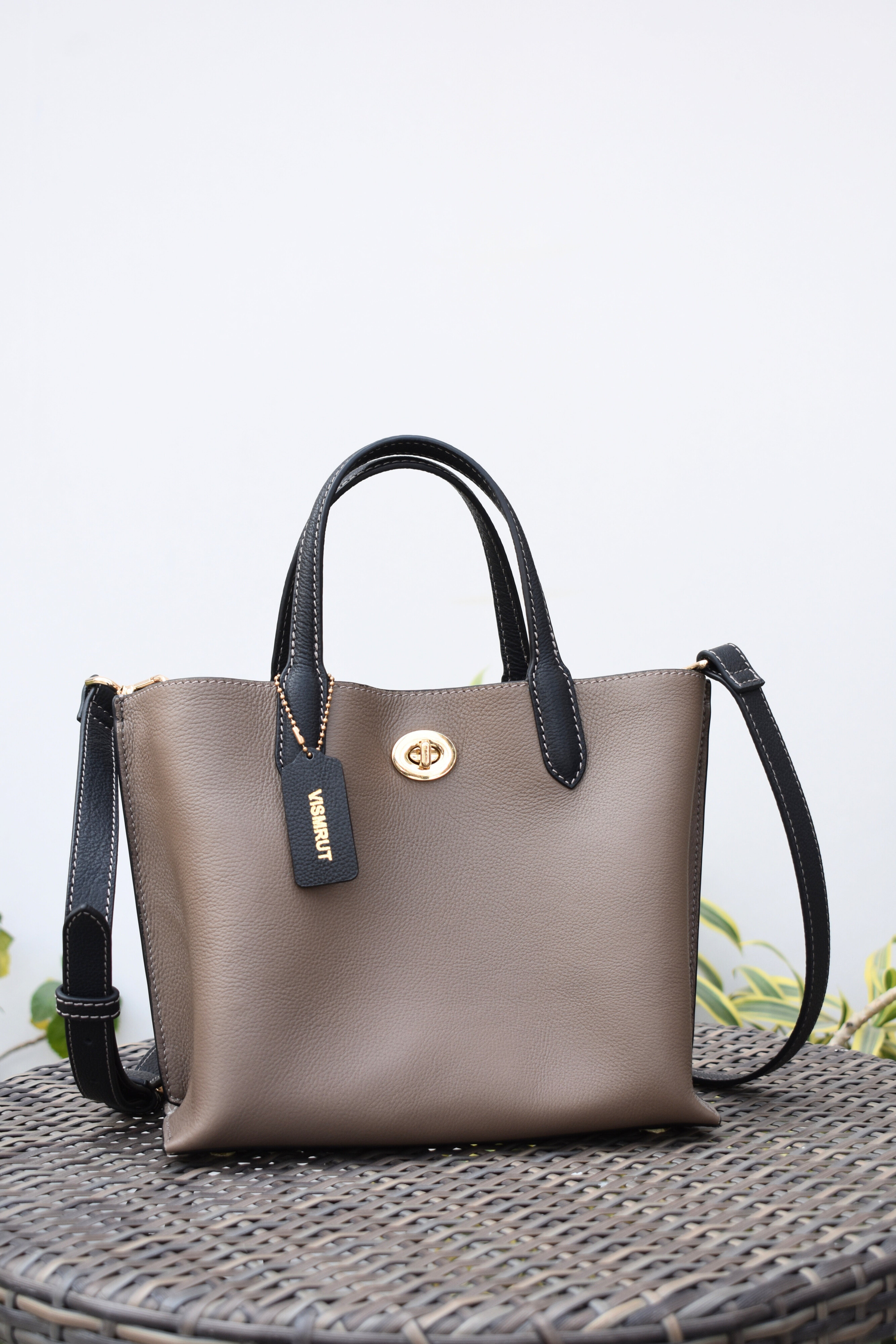 ModeLuxe Leather Handbag