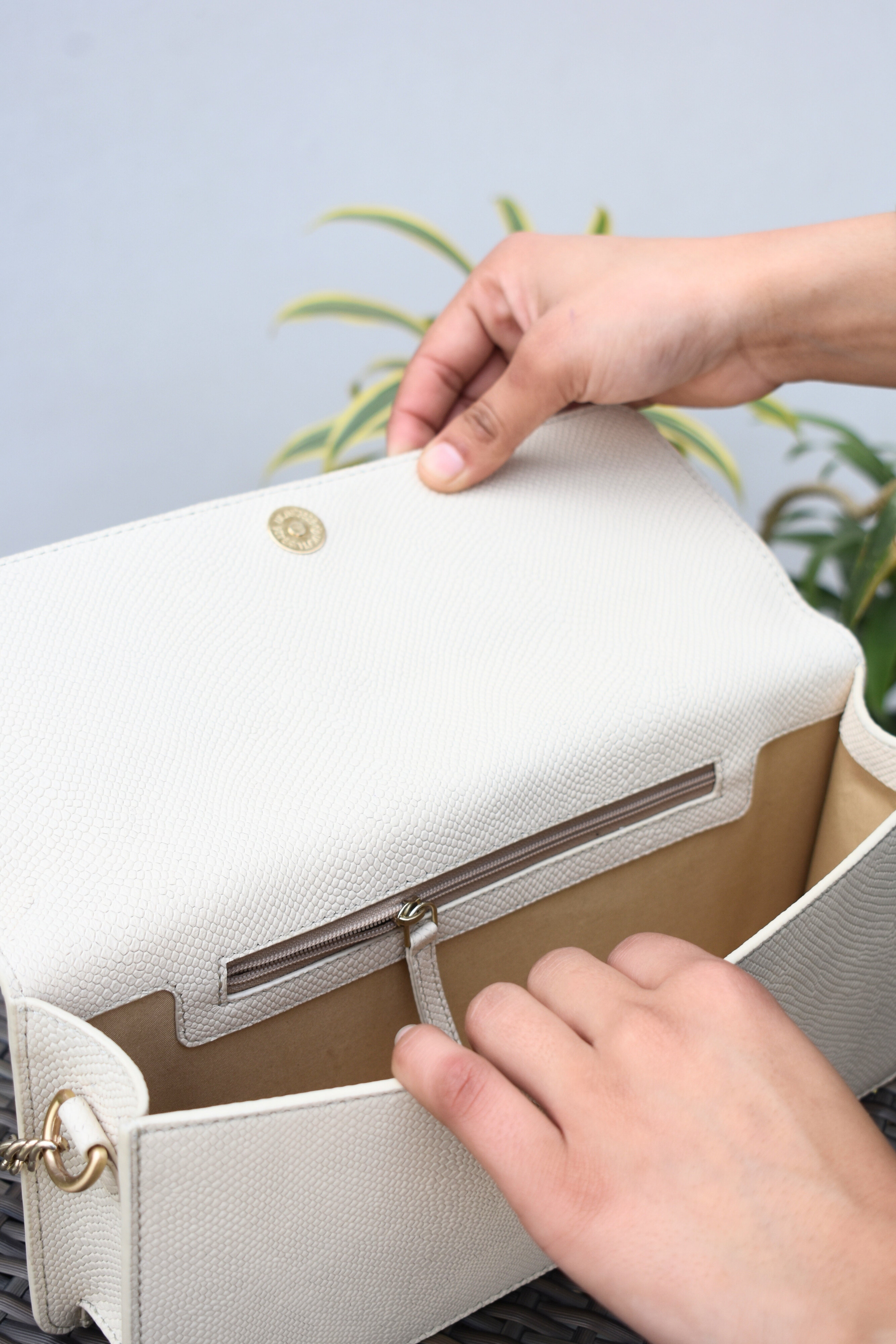 Ivory Halo Clutches Bag