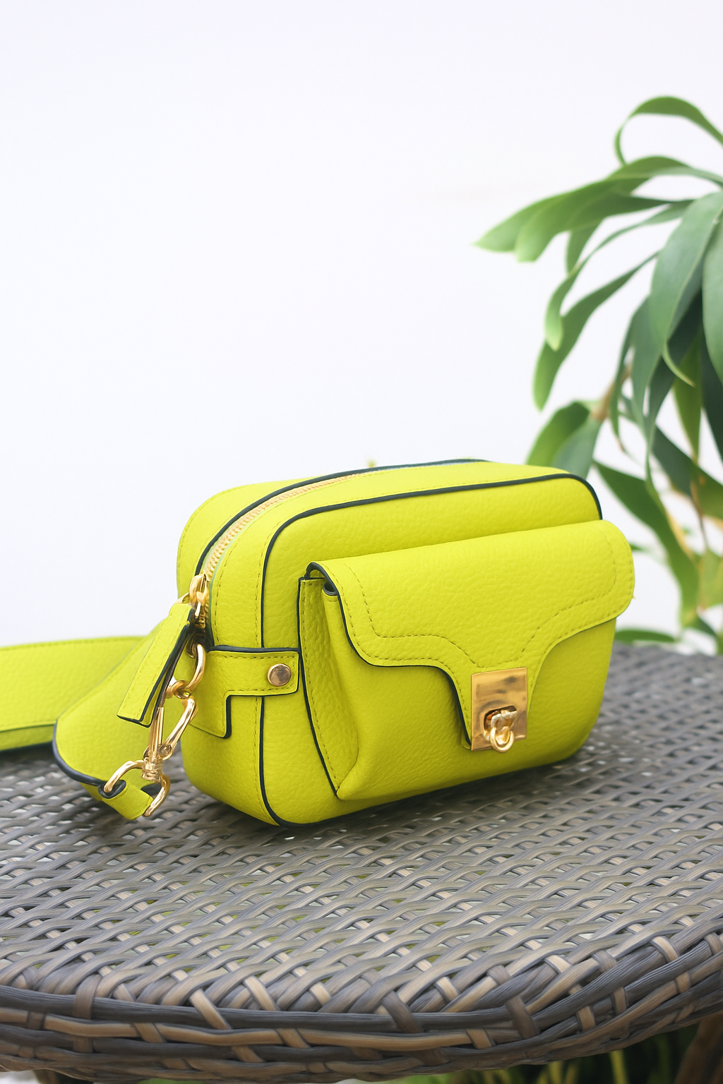 Truffle Noir Leather Bag