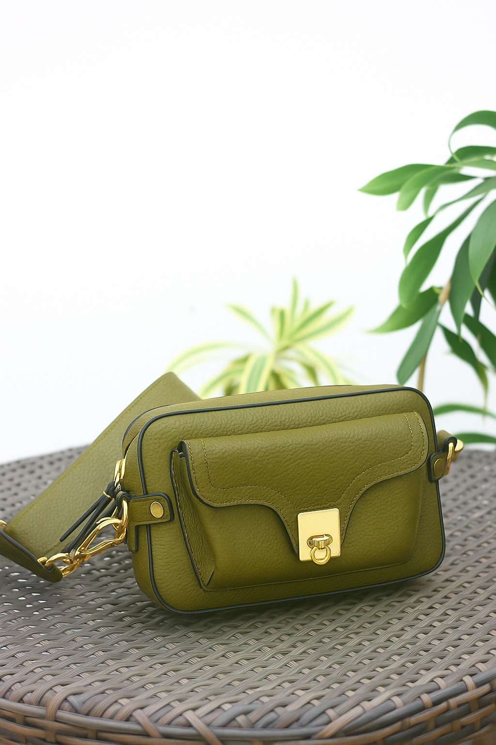 Truffle Noir Leather Bag