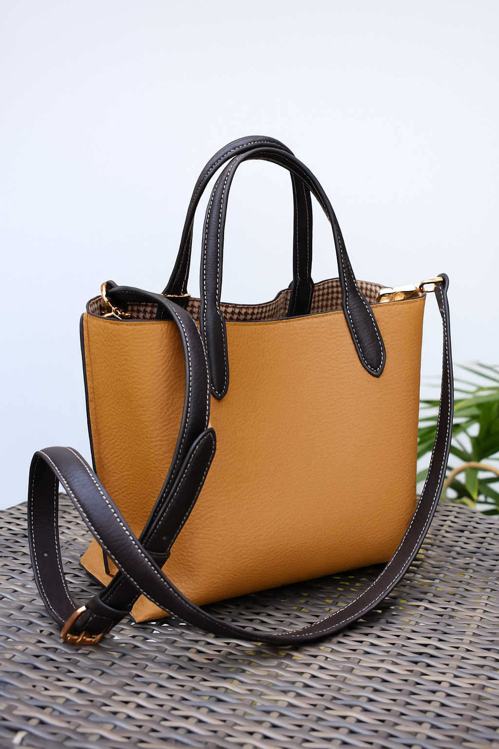 ModeLuxe Leather Handbag