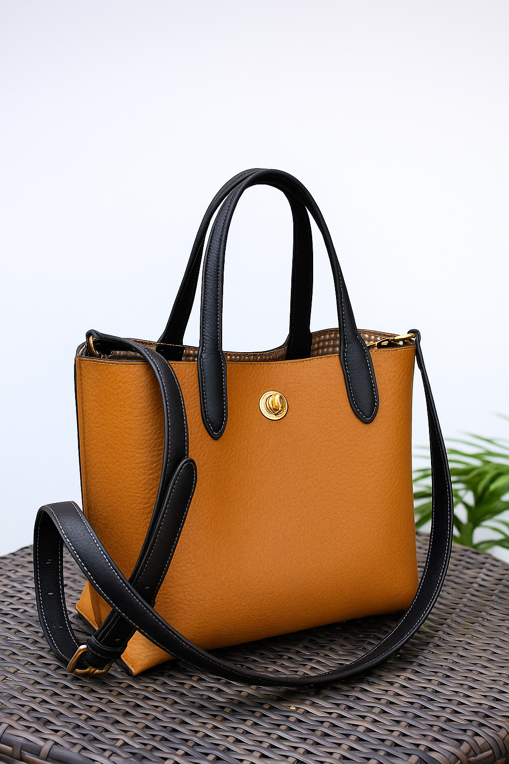 ModeLuxe Leather Handbag