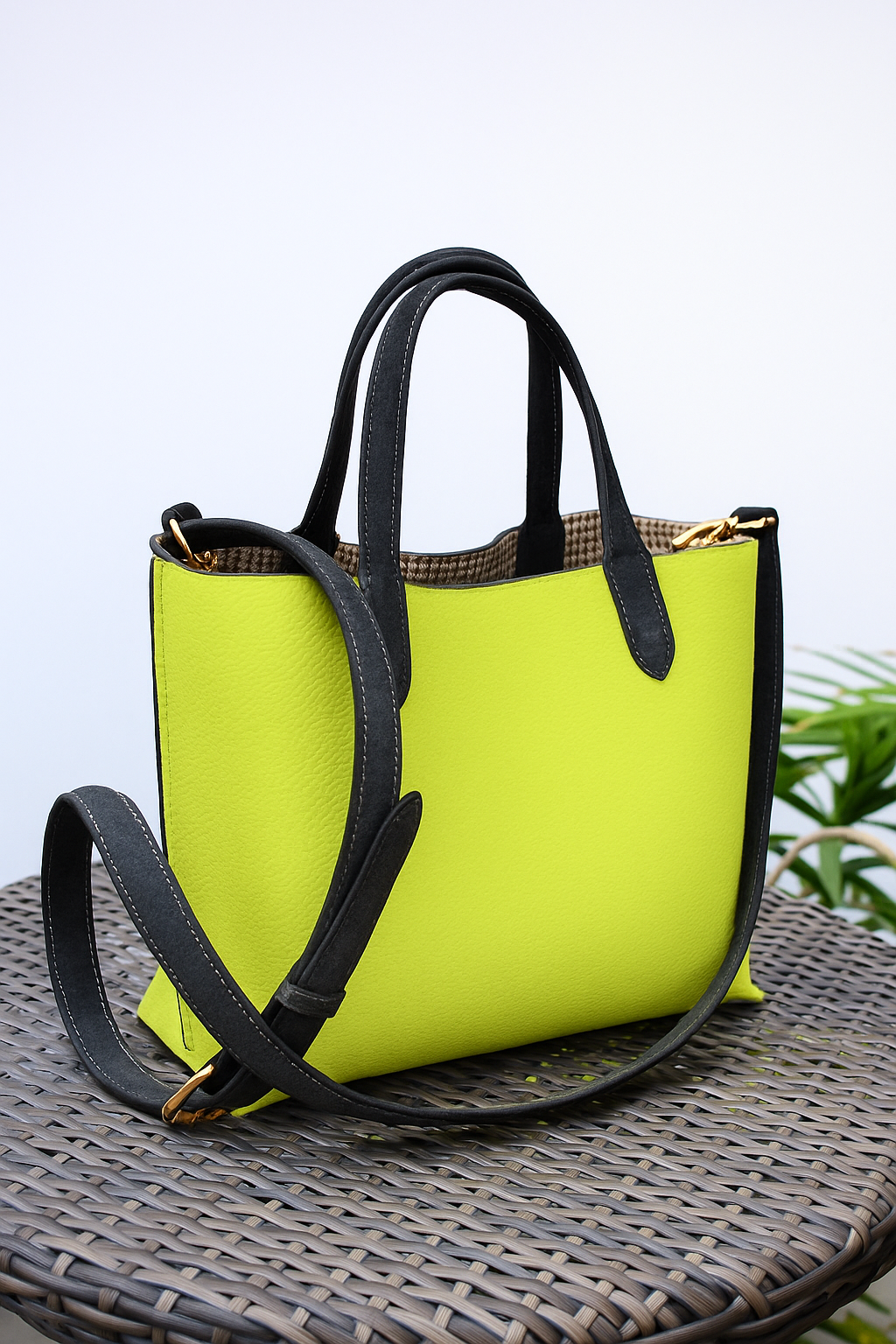 ModeLuxe Leather Handbag