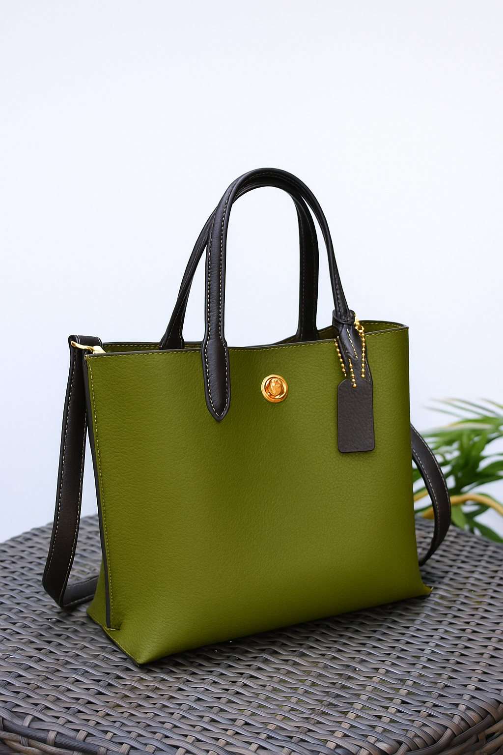 ModeLuxe Leather Handbag
