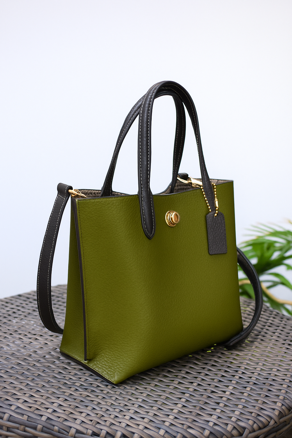 ModeLuxe Leather Handbag