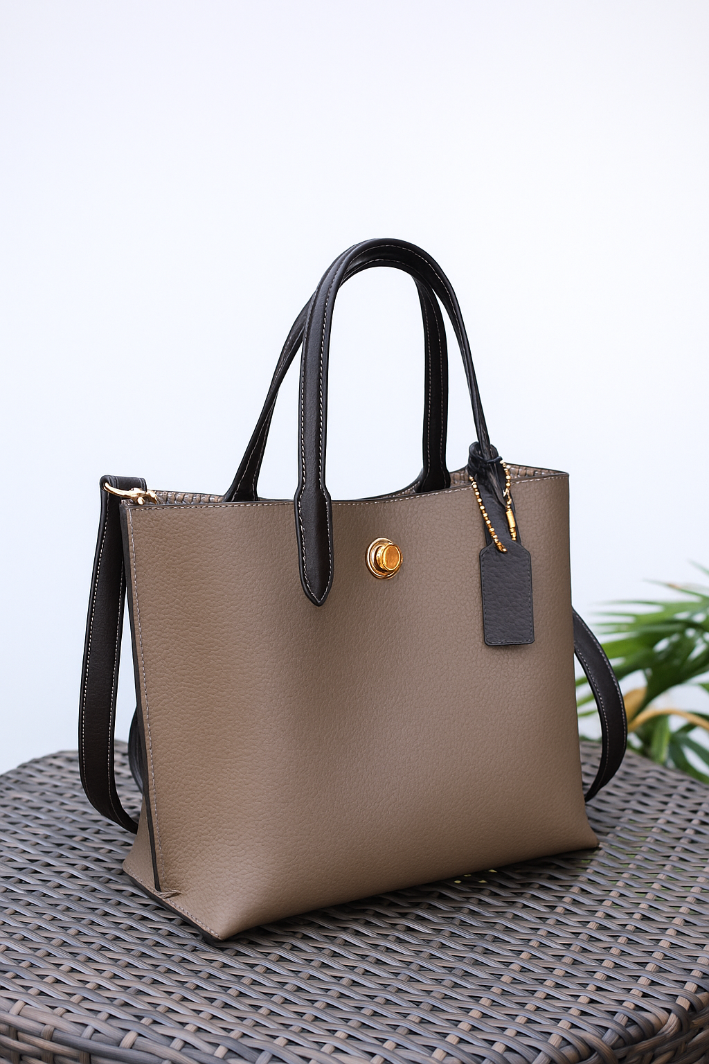 ModeLuxe Leather Handbag