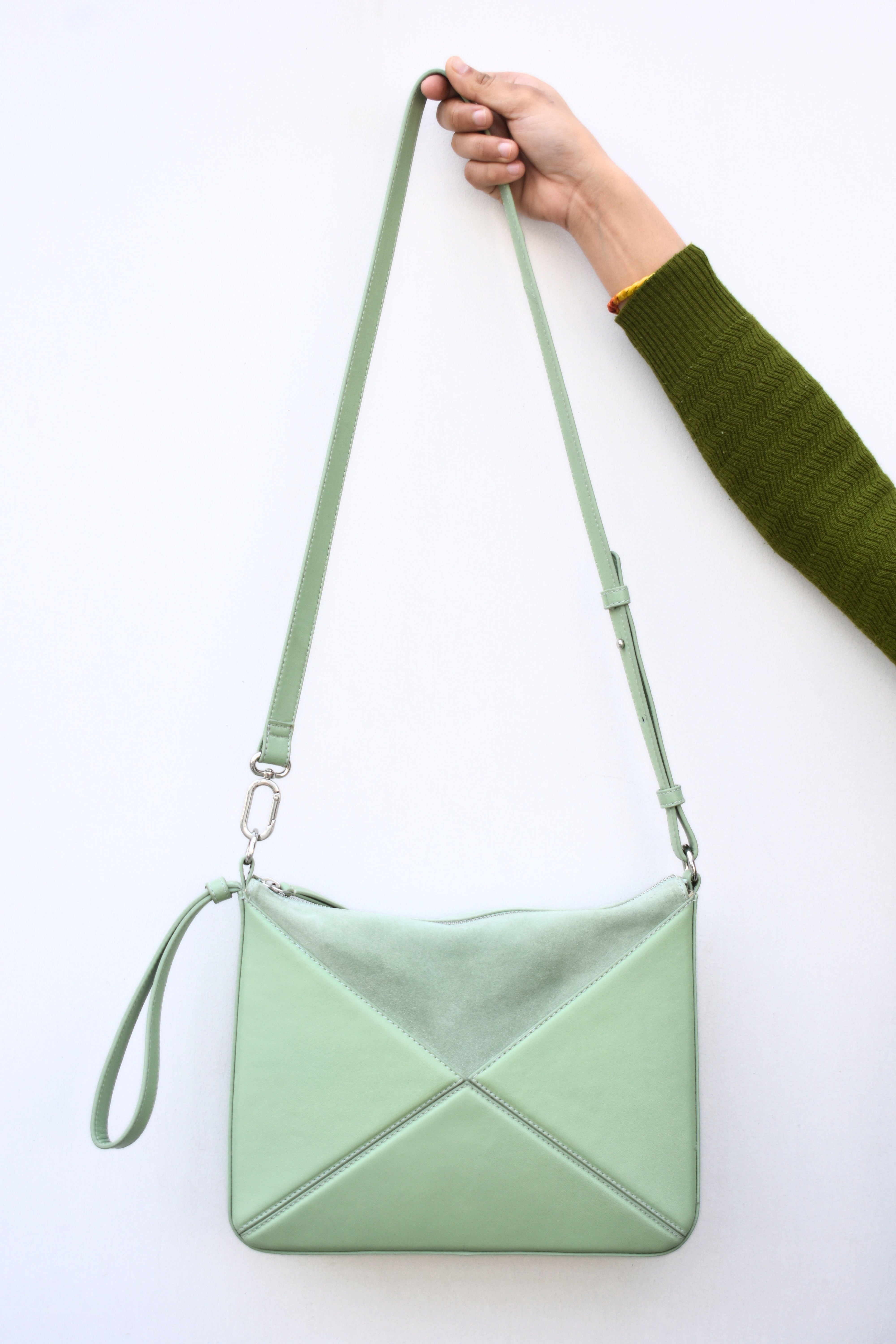 Elegant Dual-Tone Leather Handbag