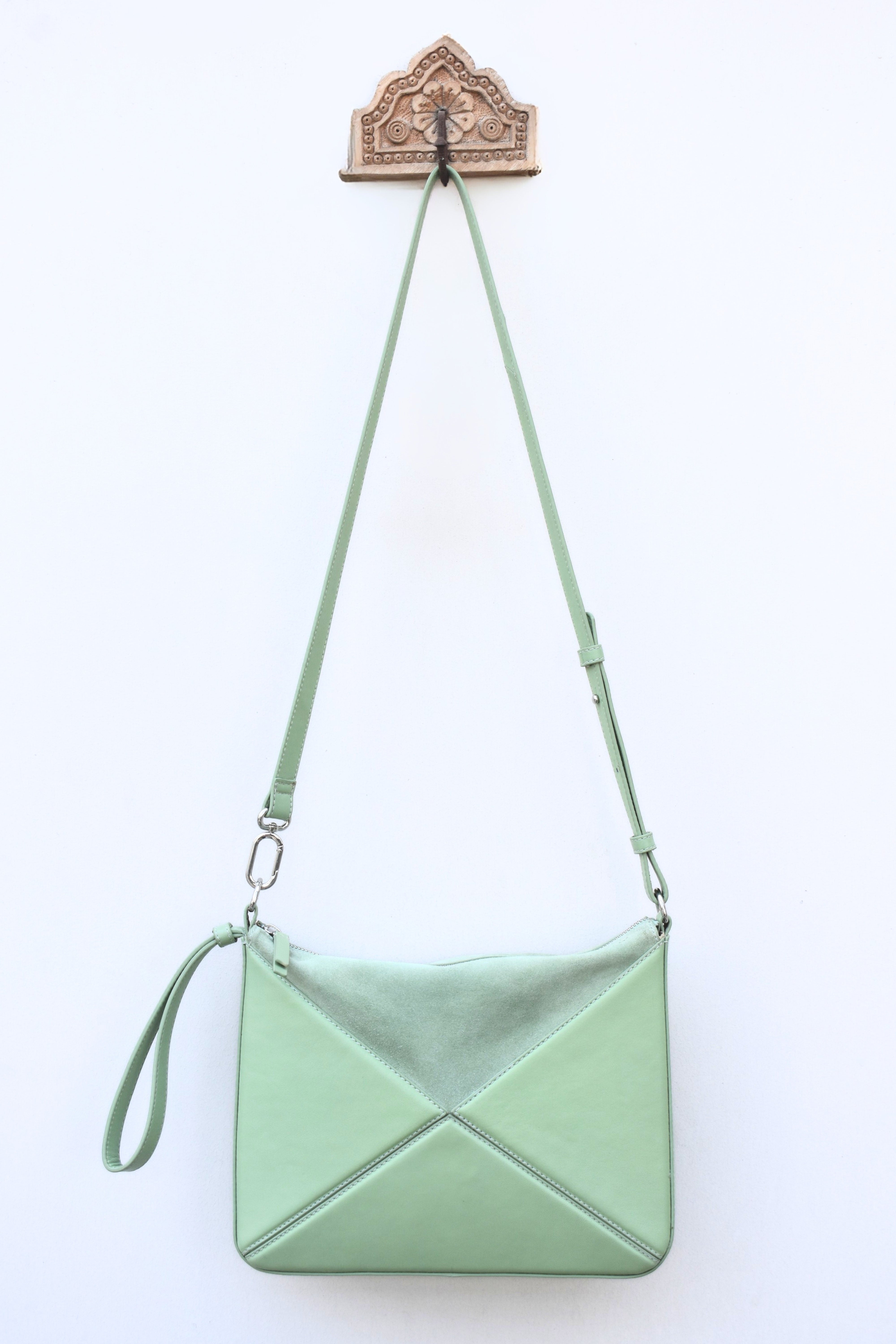 Elegant Dual-Tone Leather Handbag