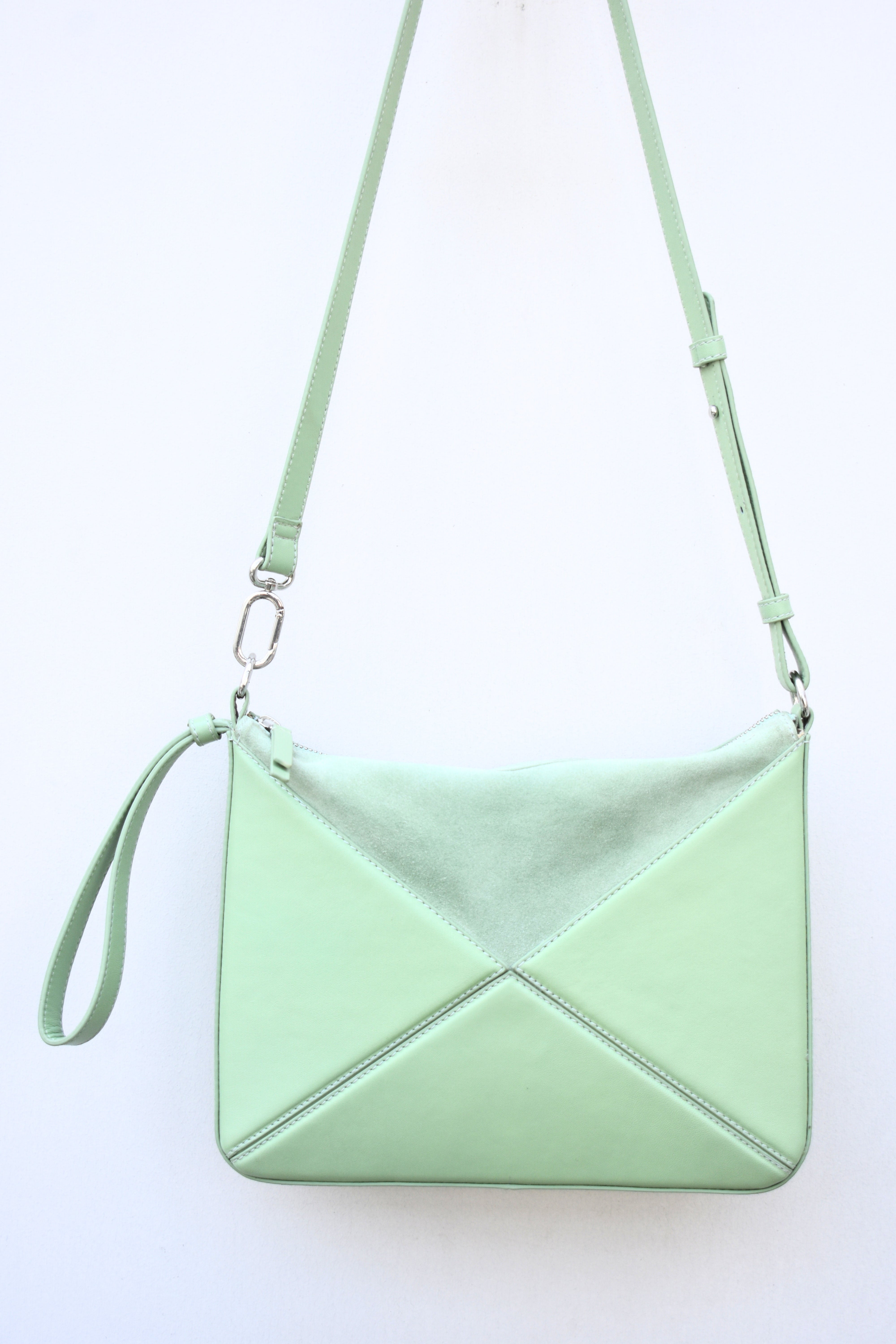 Elegant Dual-Tone Leather Handbag