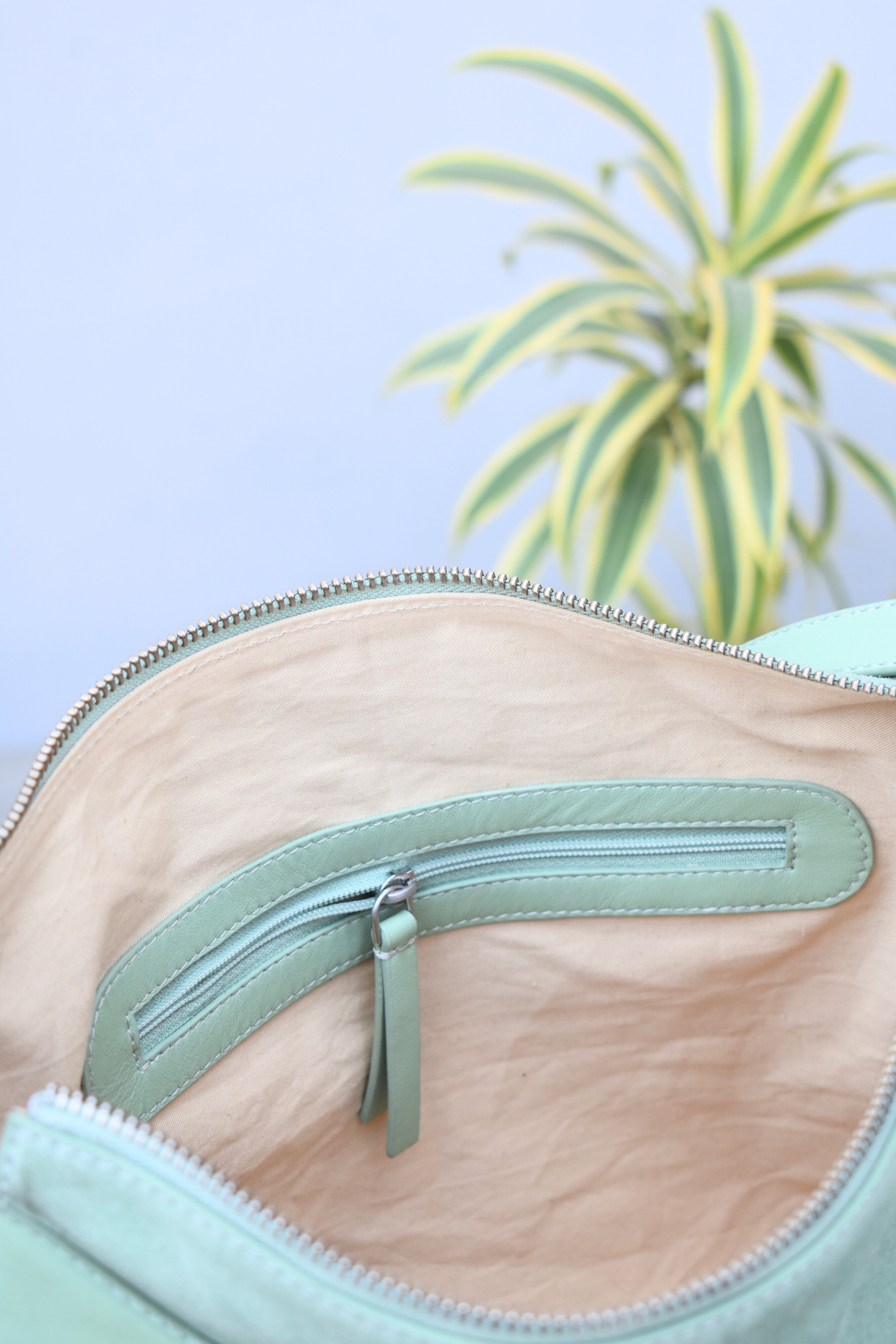 Elegant Dual-Tone Leather Handbag