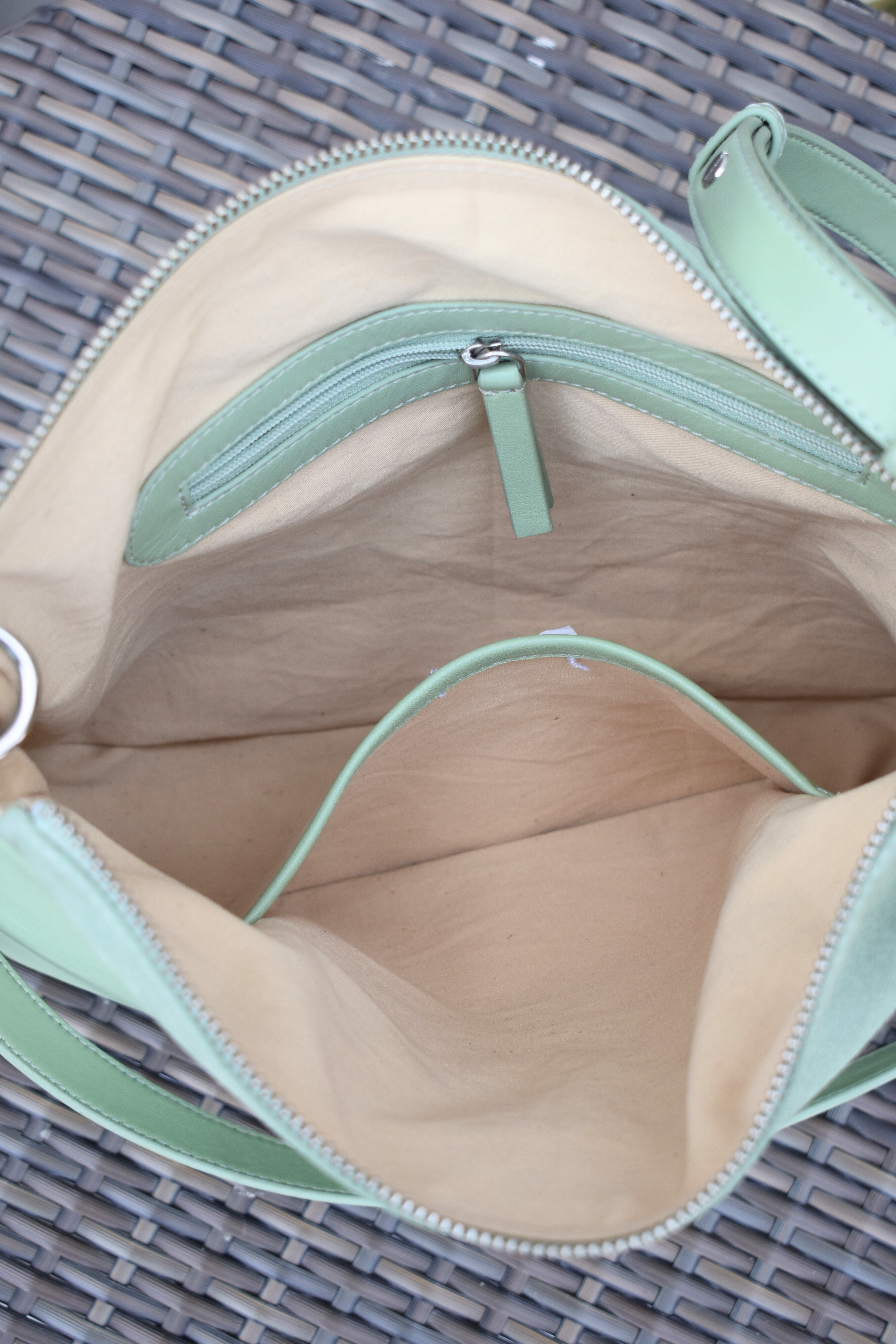 Elegant Dual-Tone Leather Handbag