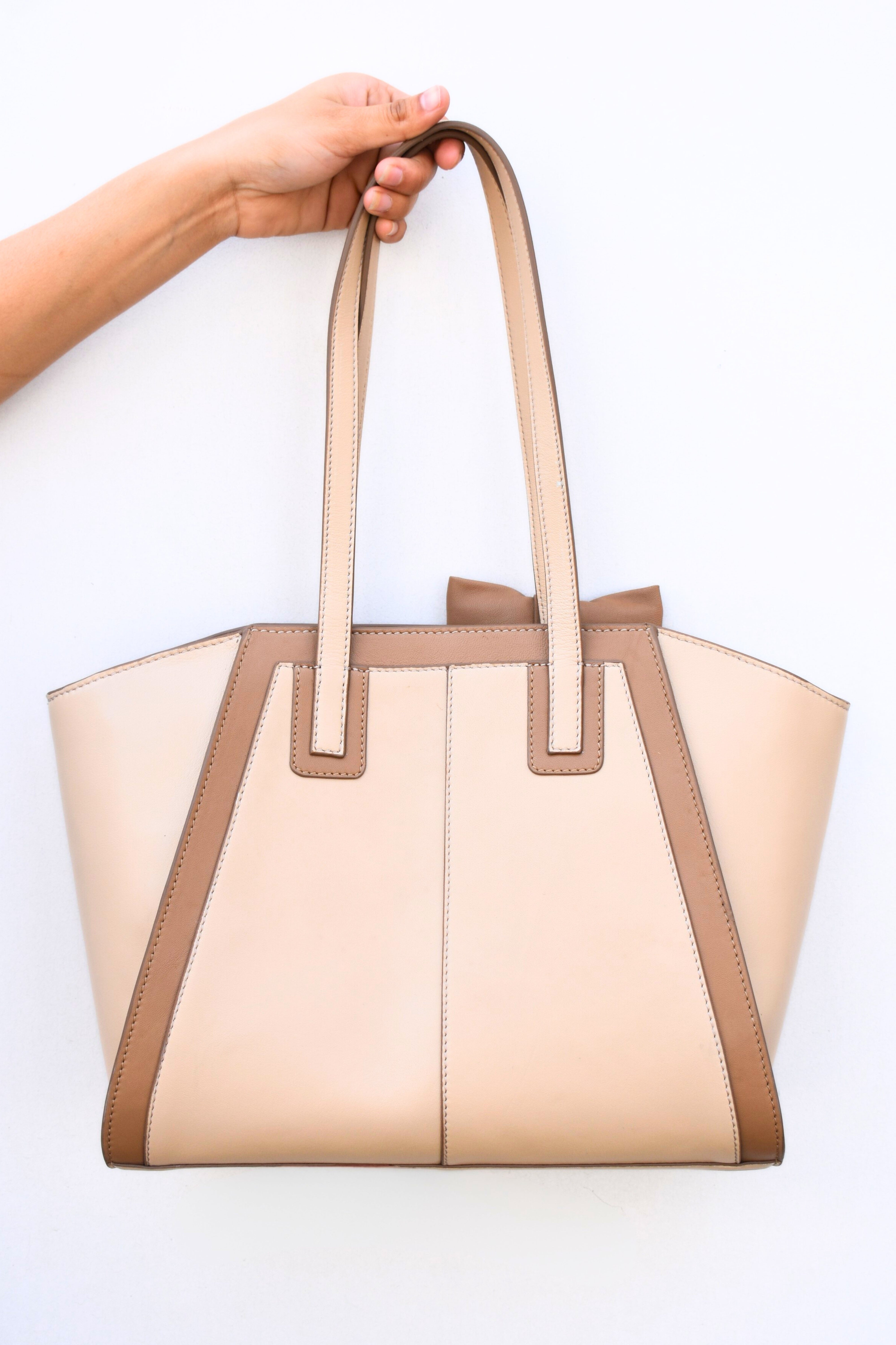 Elegant Leather Tote with Chic Bow
