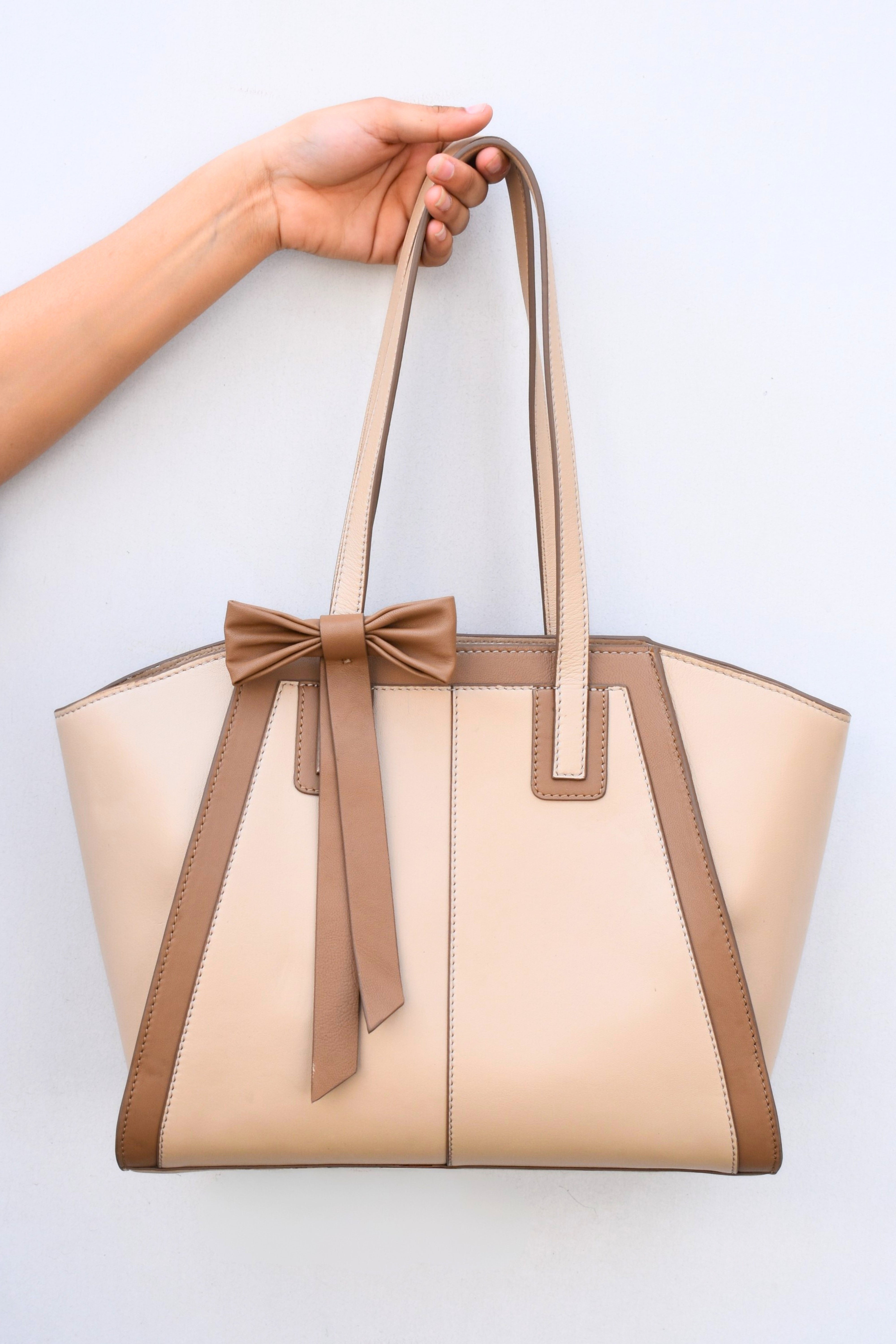 Elegant Leather Tote with Chic Bow