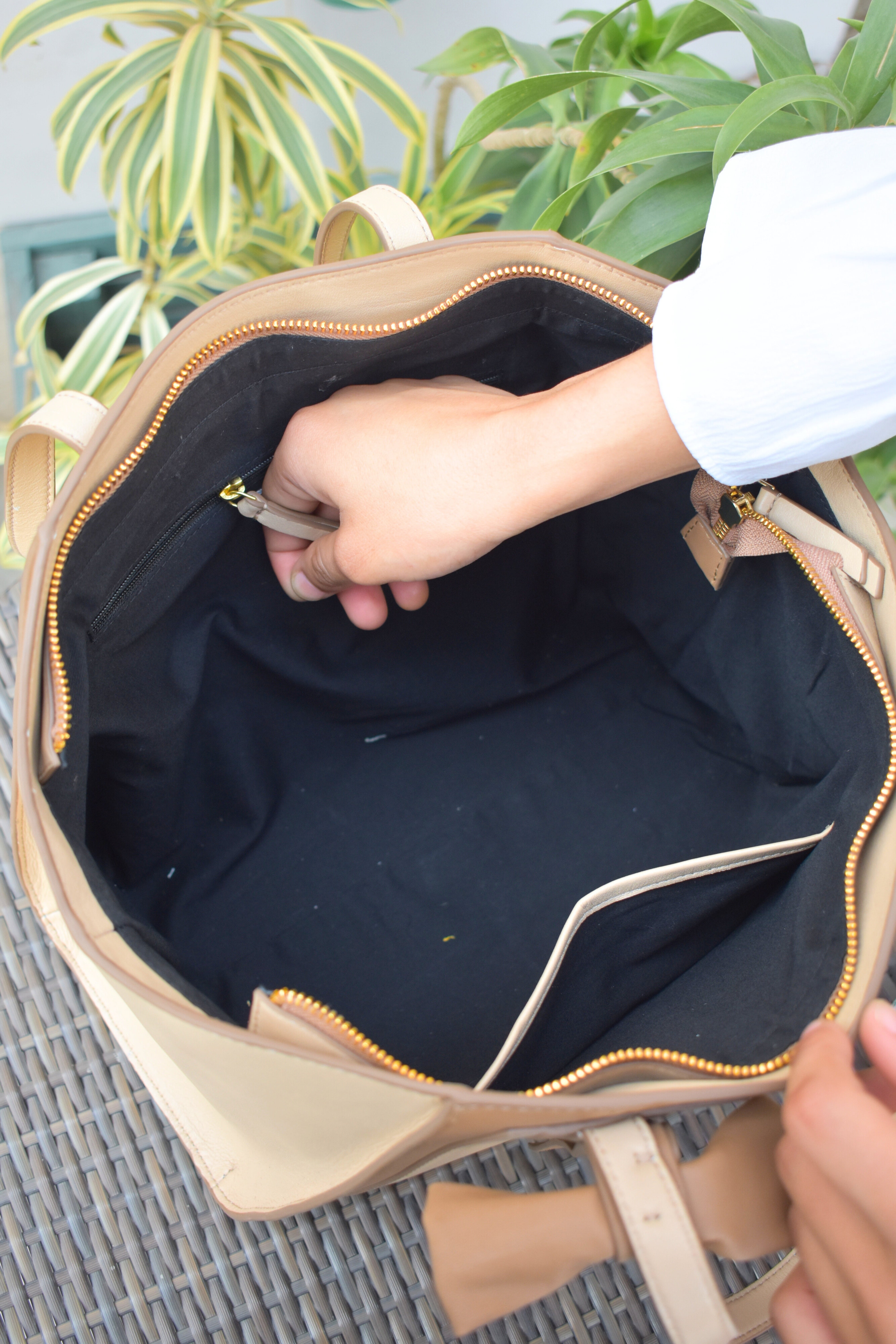 Elegant Leather Tote with Chic Bow