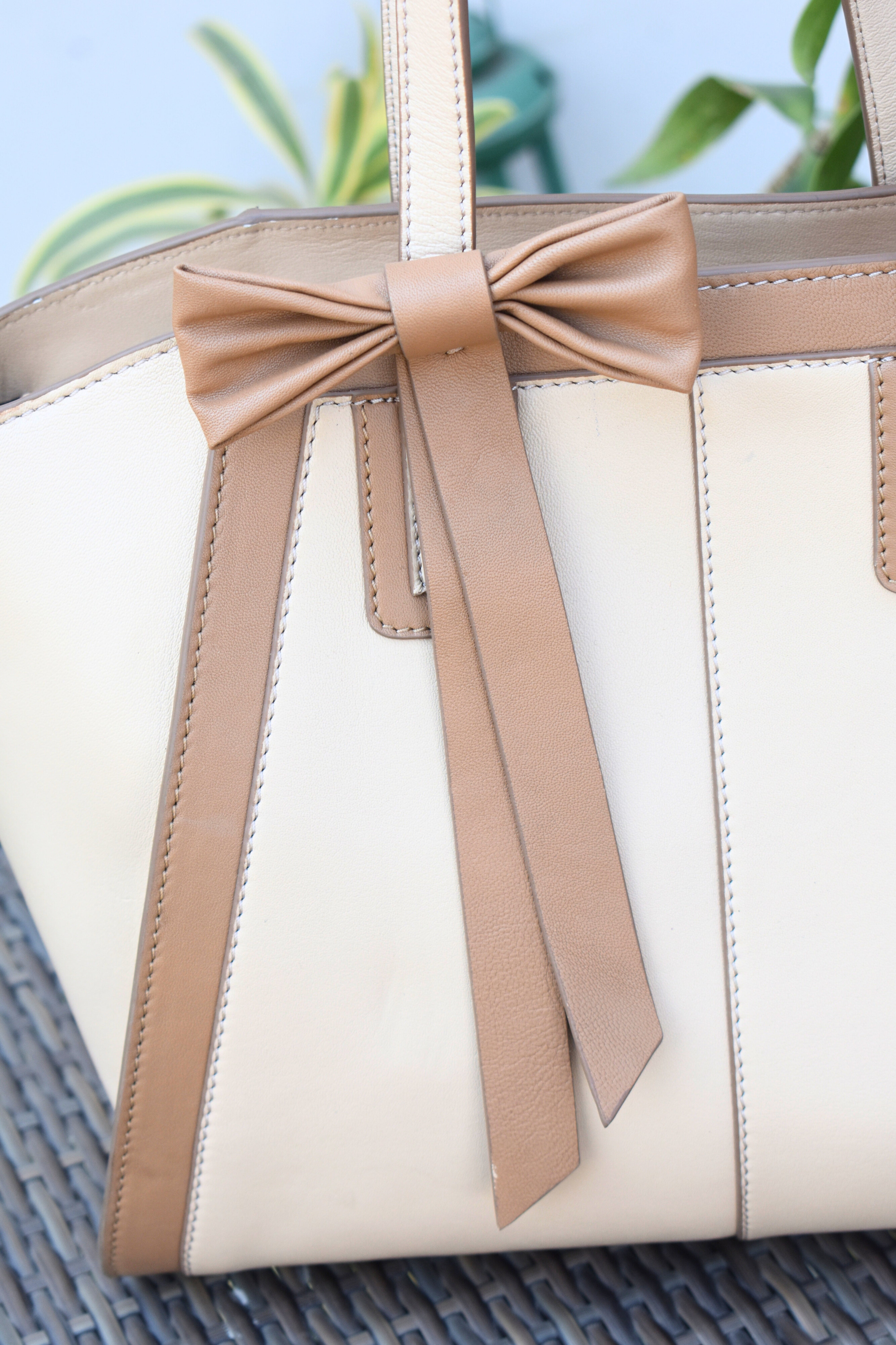 Elegant Leather Tote with Chic Bow