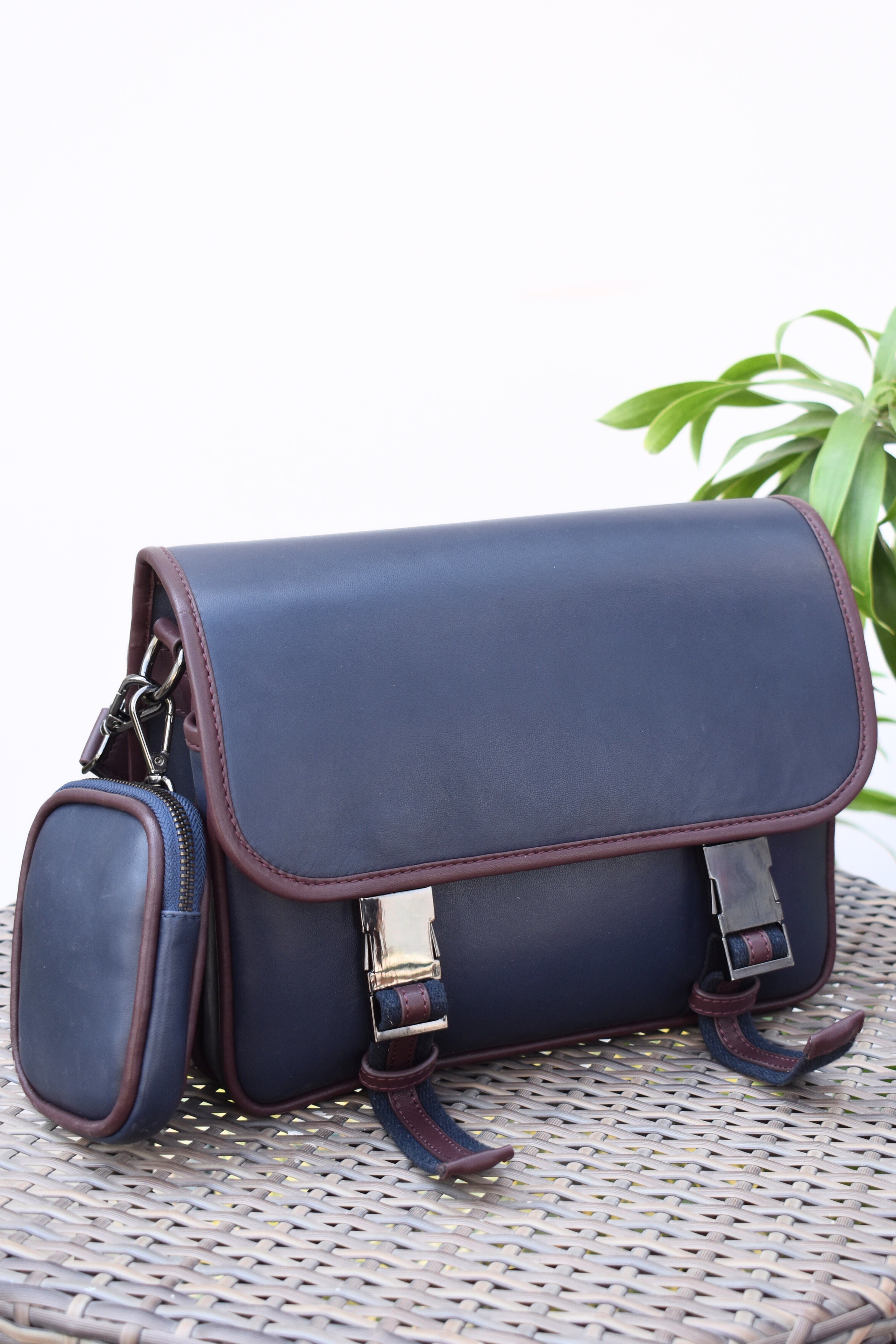 Elegant VT Leather Messenger Bag