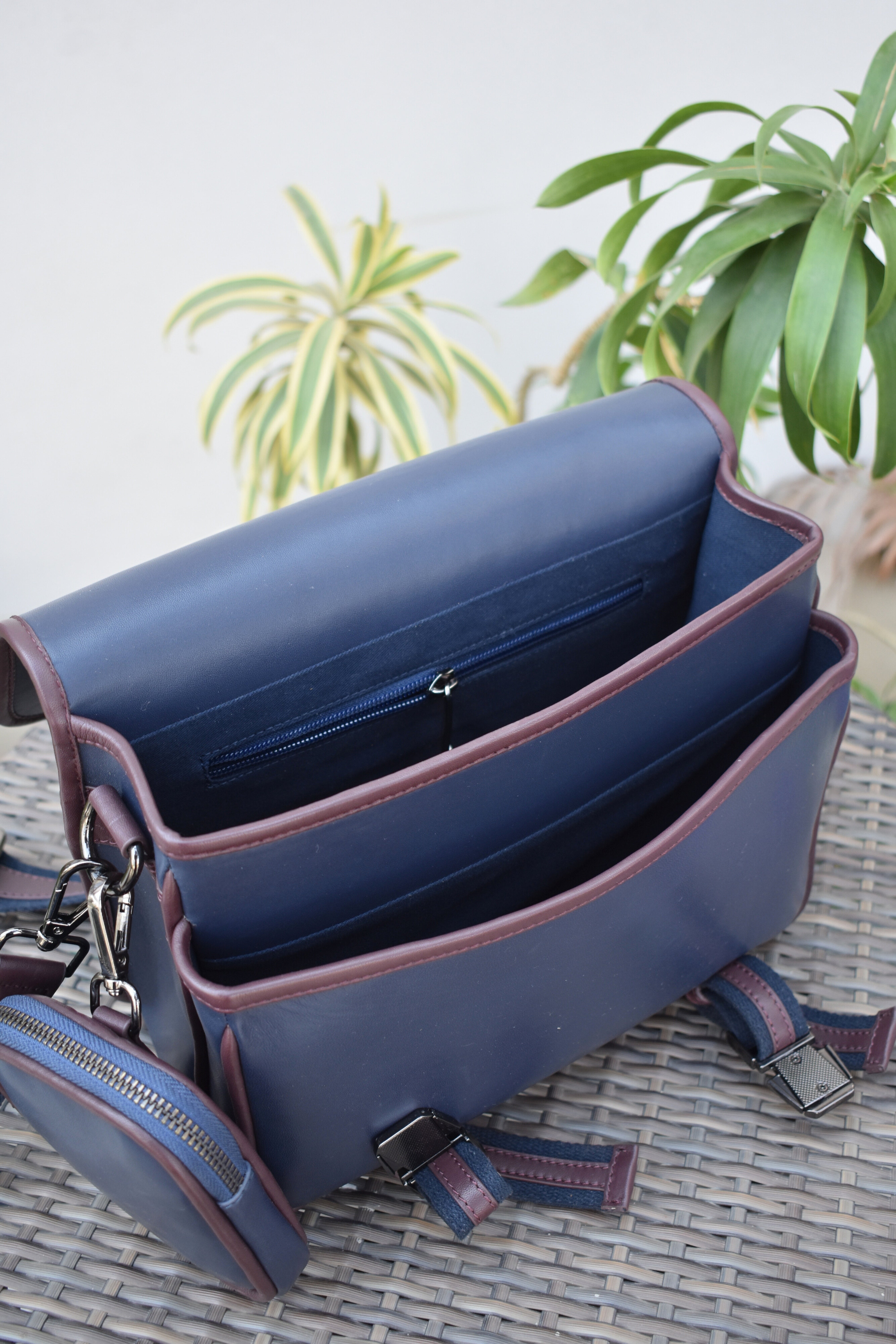 Elegant VT Leather Messenger Bag
